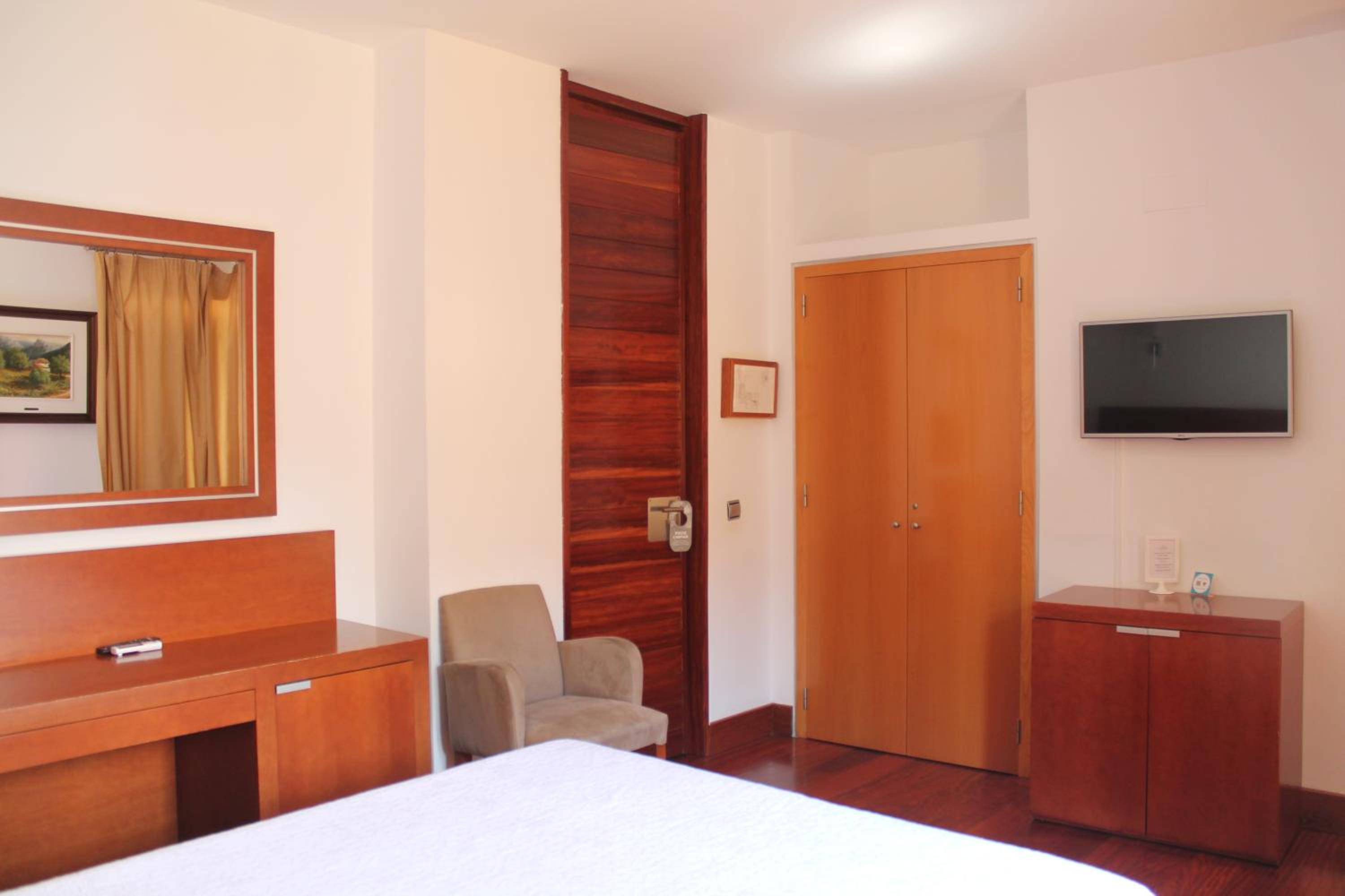 Standard Double Room - Photo 21
