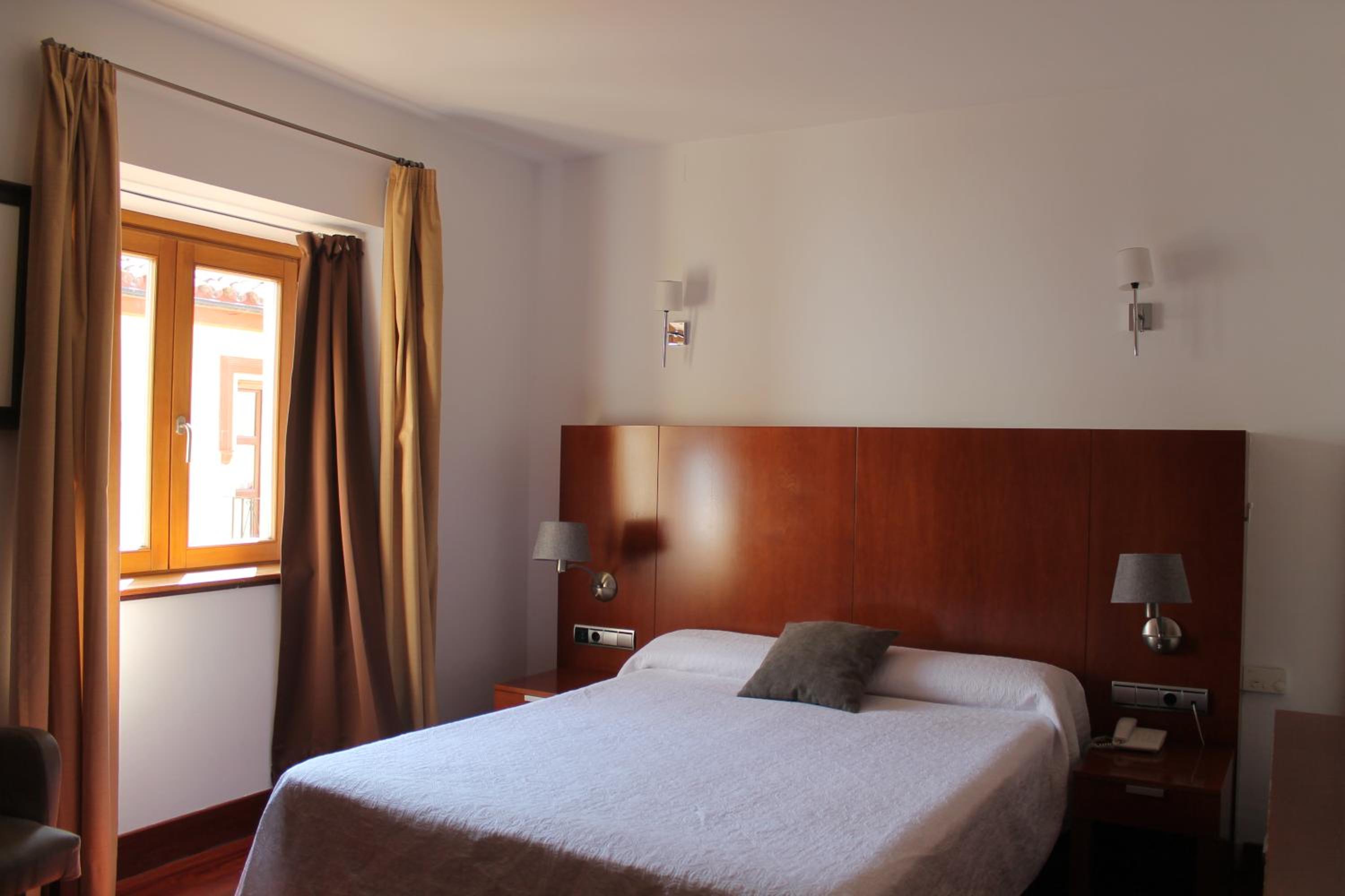 Standard Double Room - Photo 1