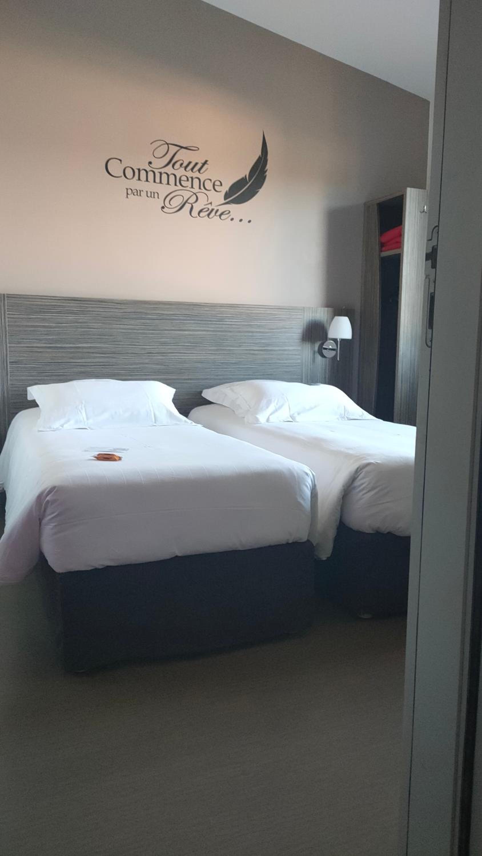 One Single Bed - Photo 2