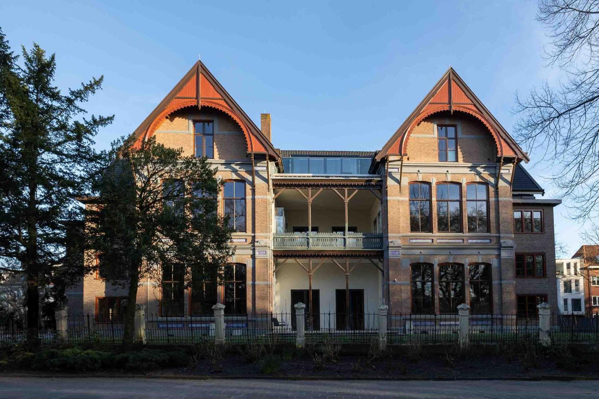 Three-Bedroom Apartment with Park View photo 1