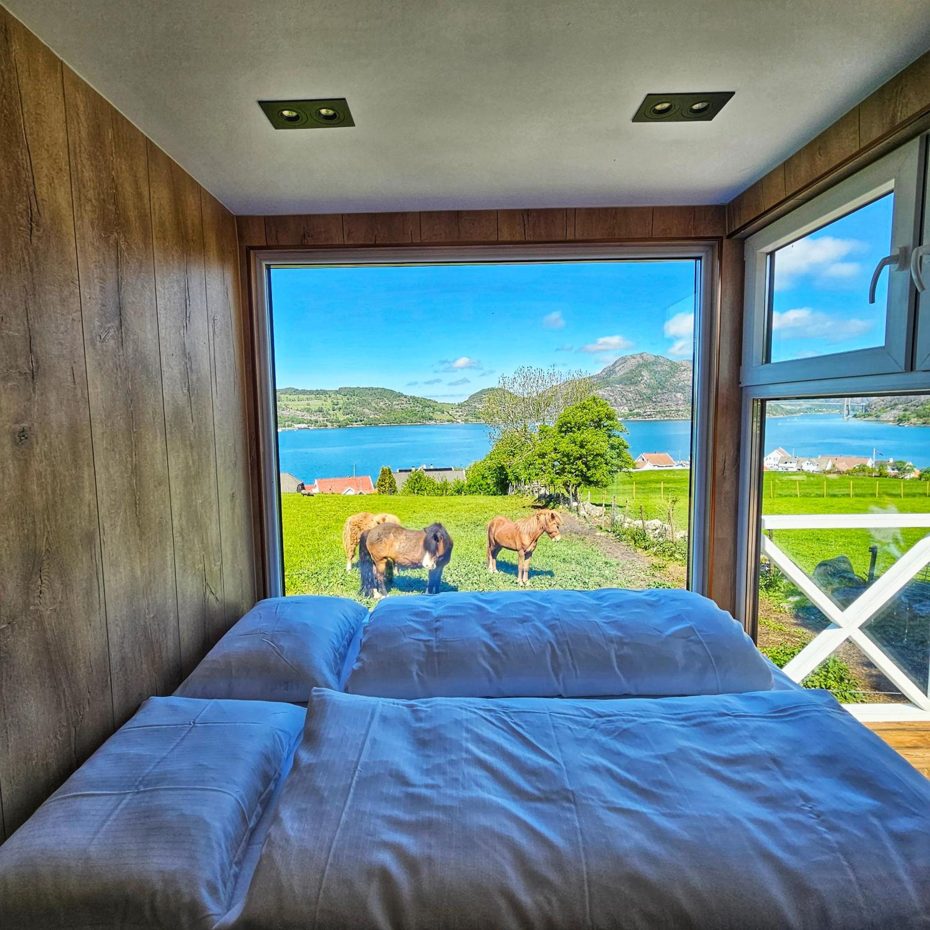Queen Room with Sea View - Photo 11