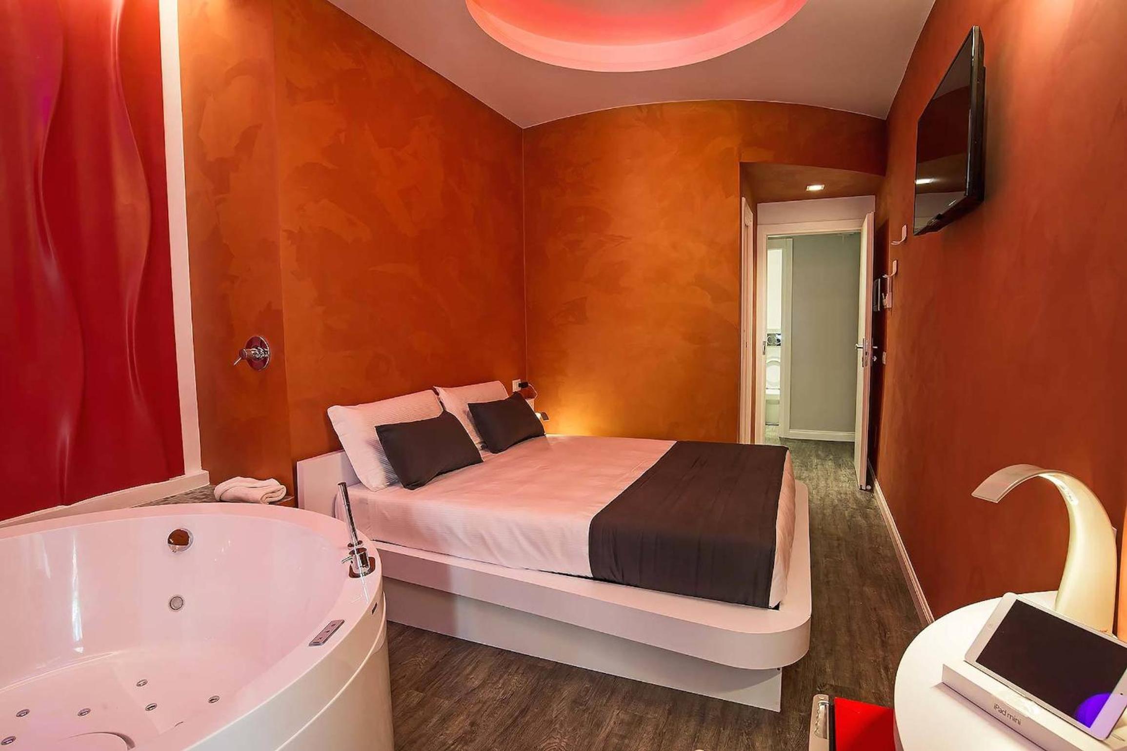 Suite with Spa Bath photo 1