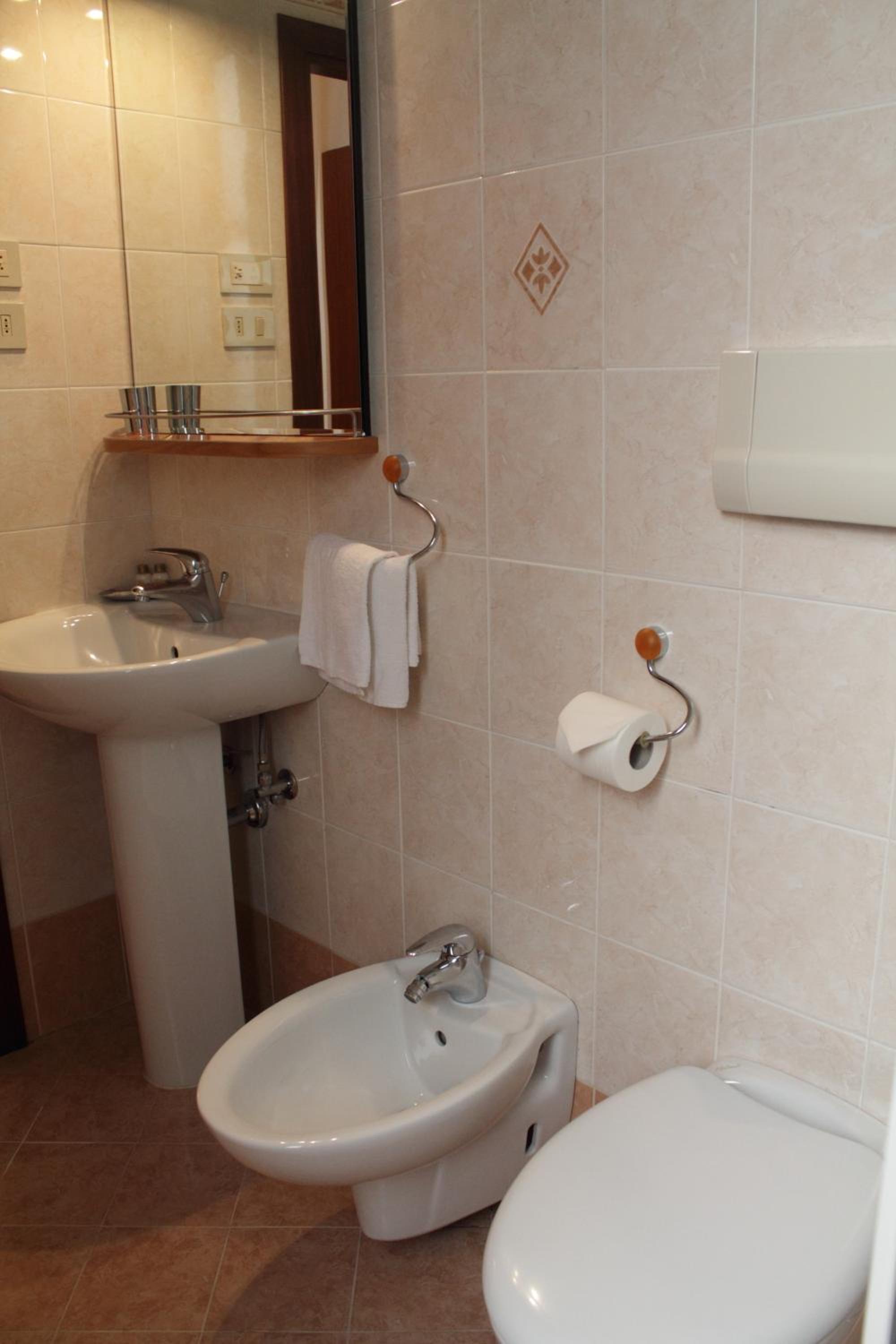 Double Room with External Private Bathroom photo 2