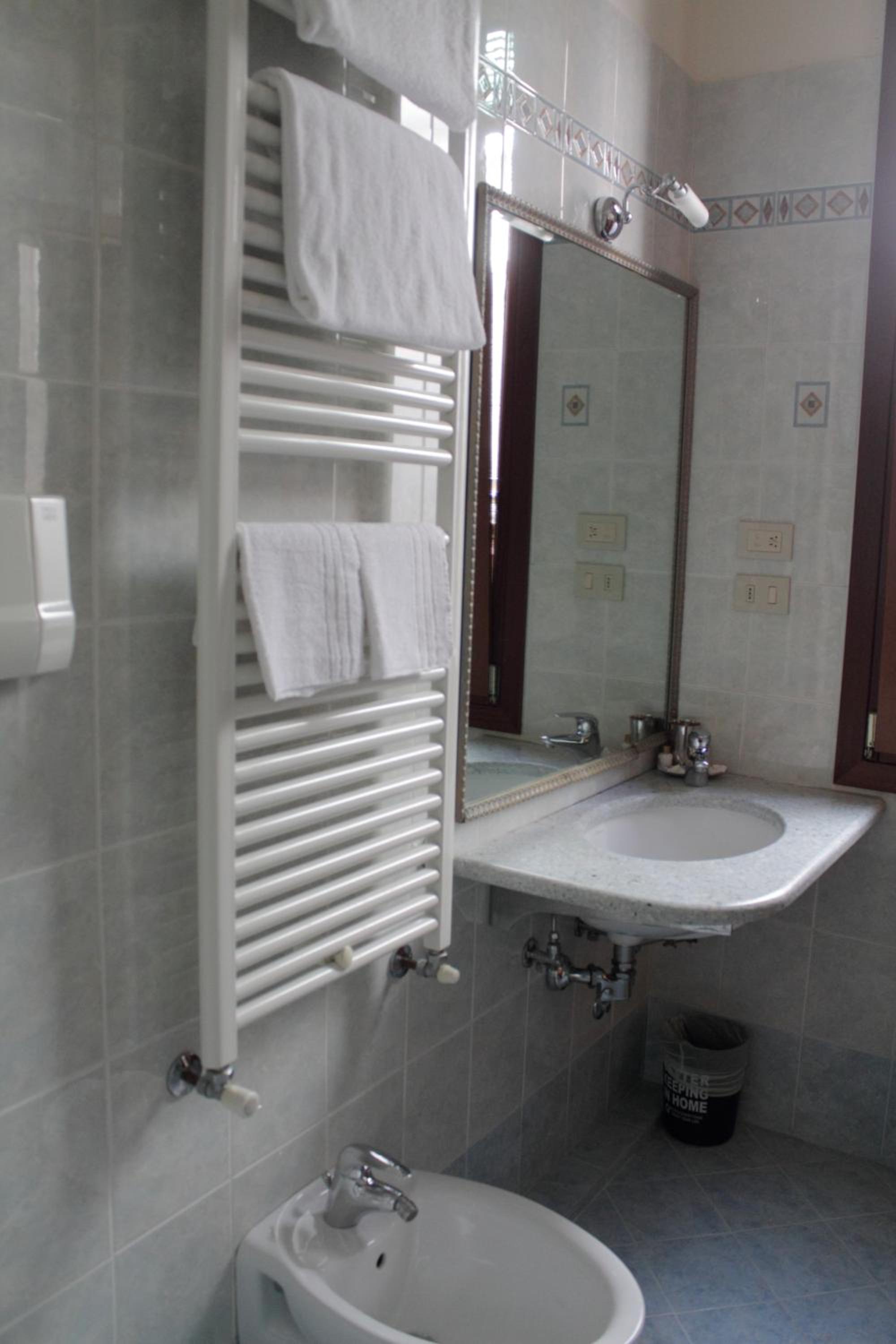 Double Room with External Private Bathroom photo 3