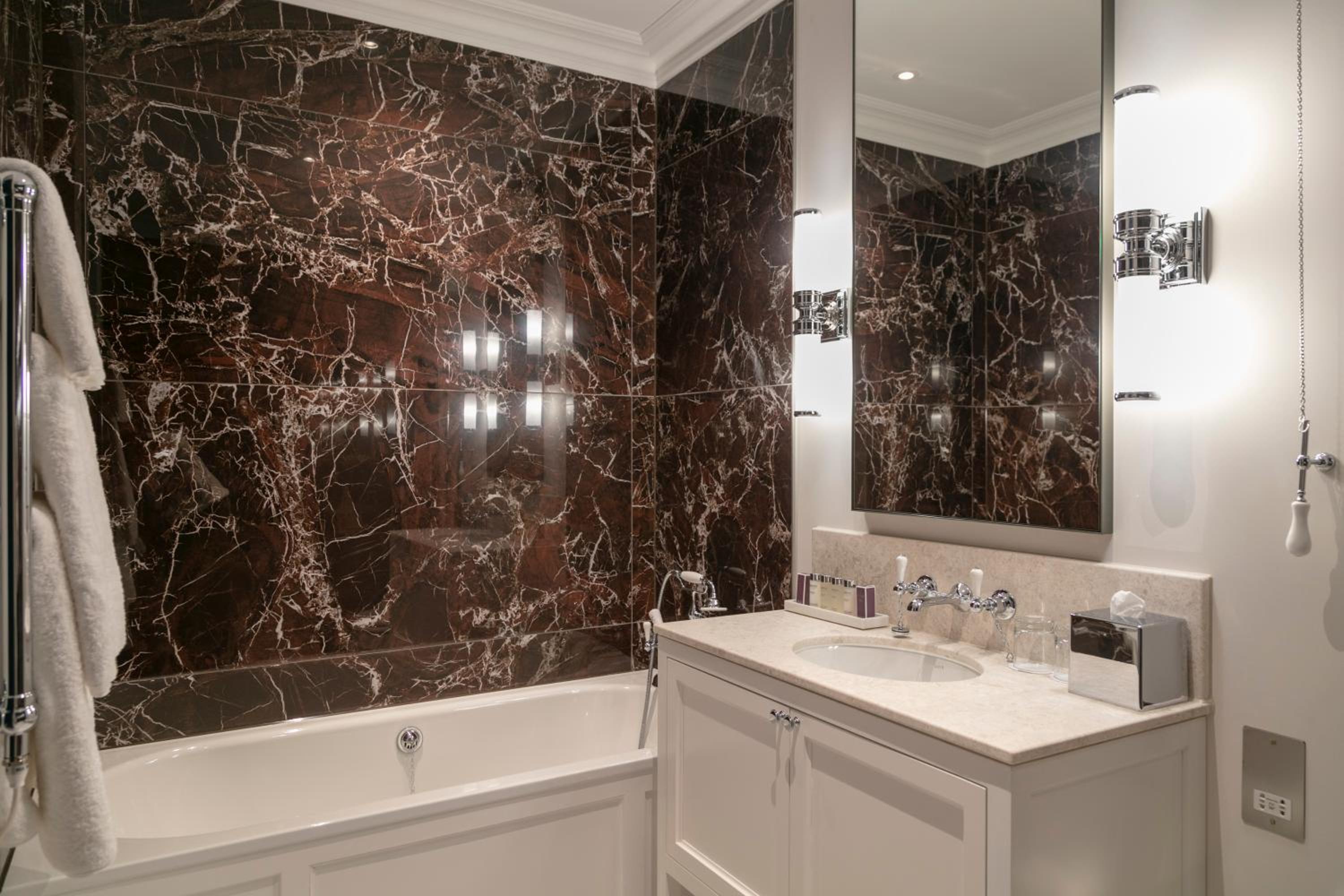 Deluxe Double Room with Bath photo 2