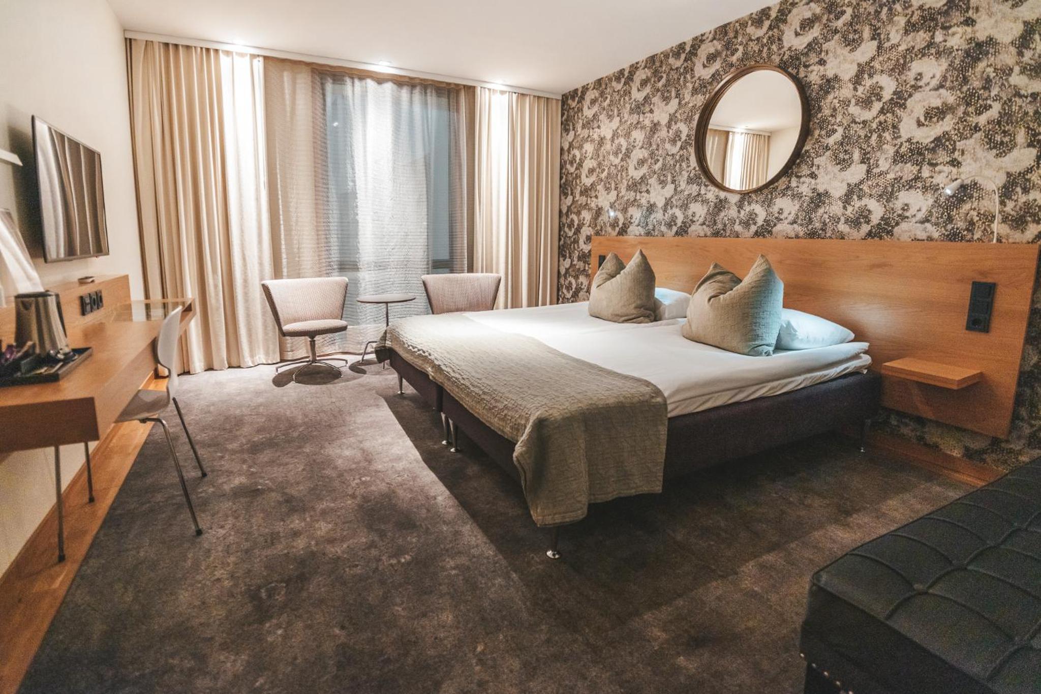 Double Or Twin Room With Atrium View (Excluding Entré Pool Club)