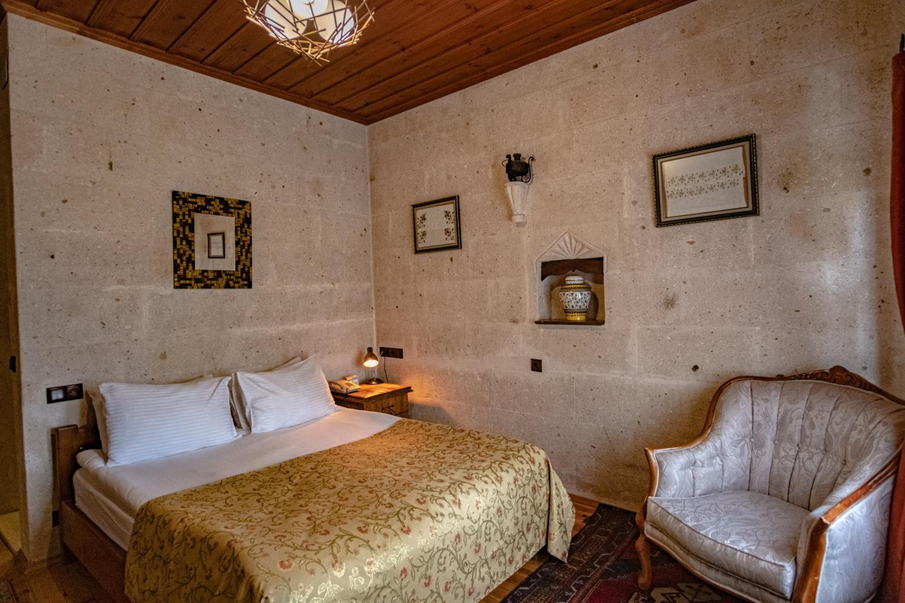 Standard Double Room - Photo 10
