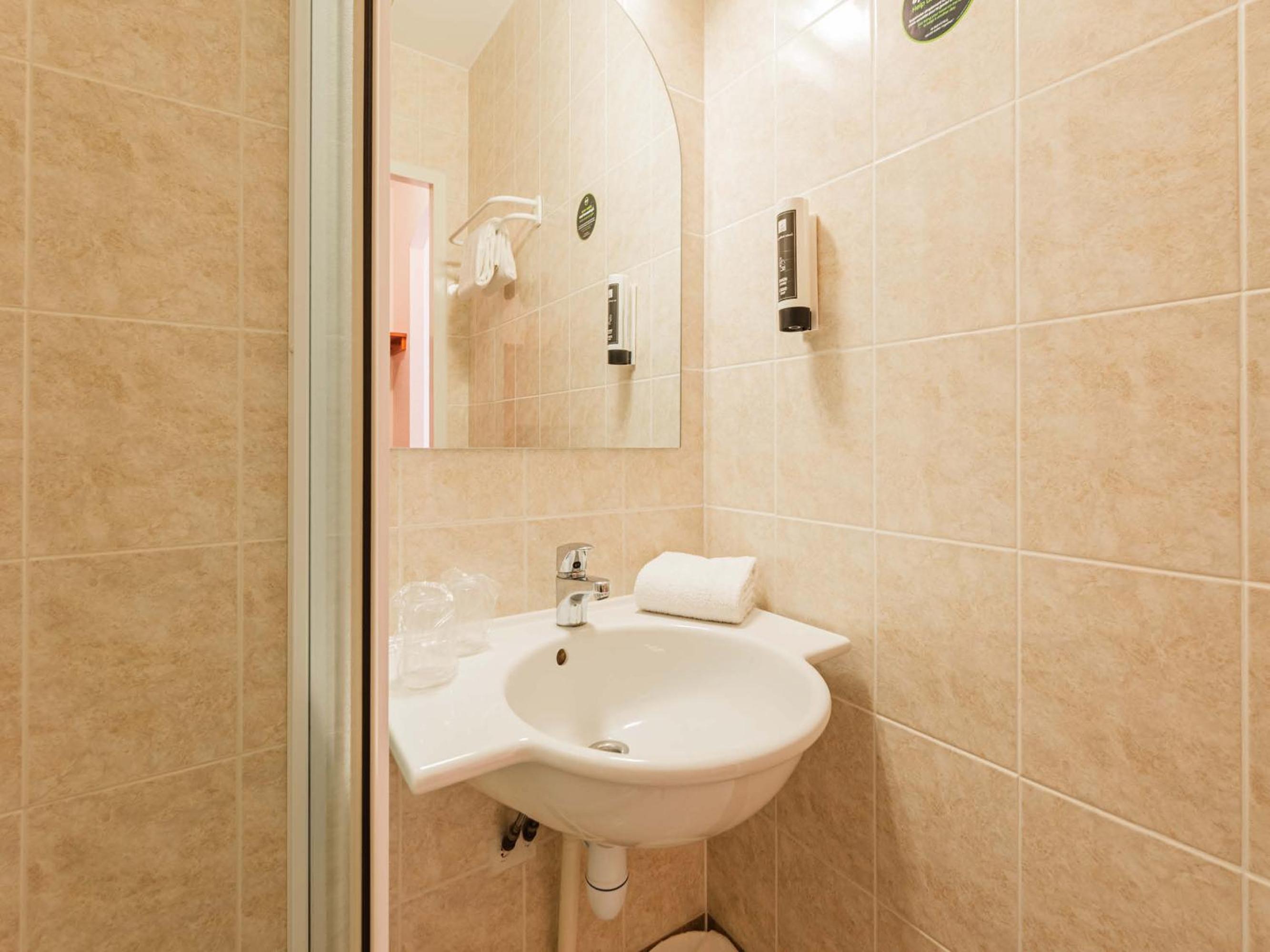 Double Room - Photo 5