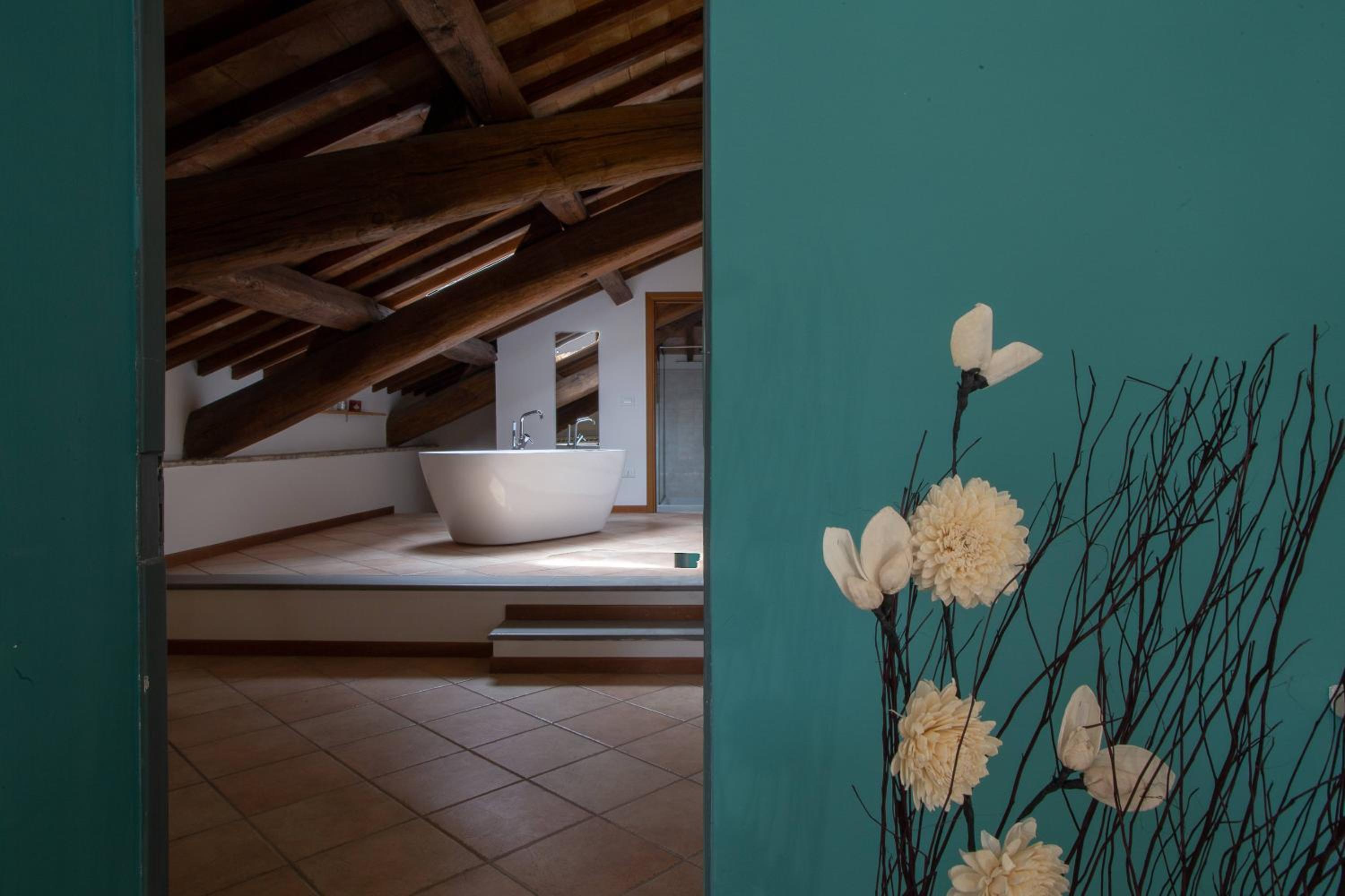 Suite - Photo 2