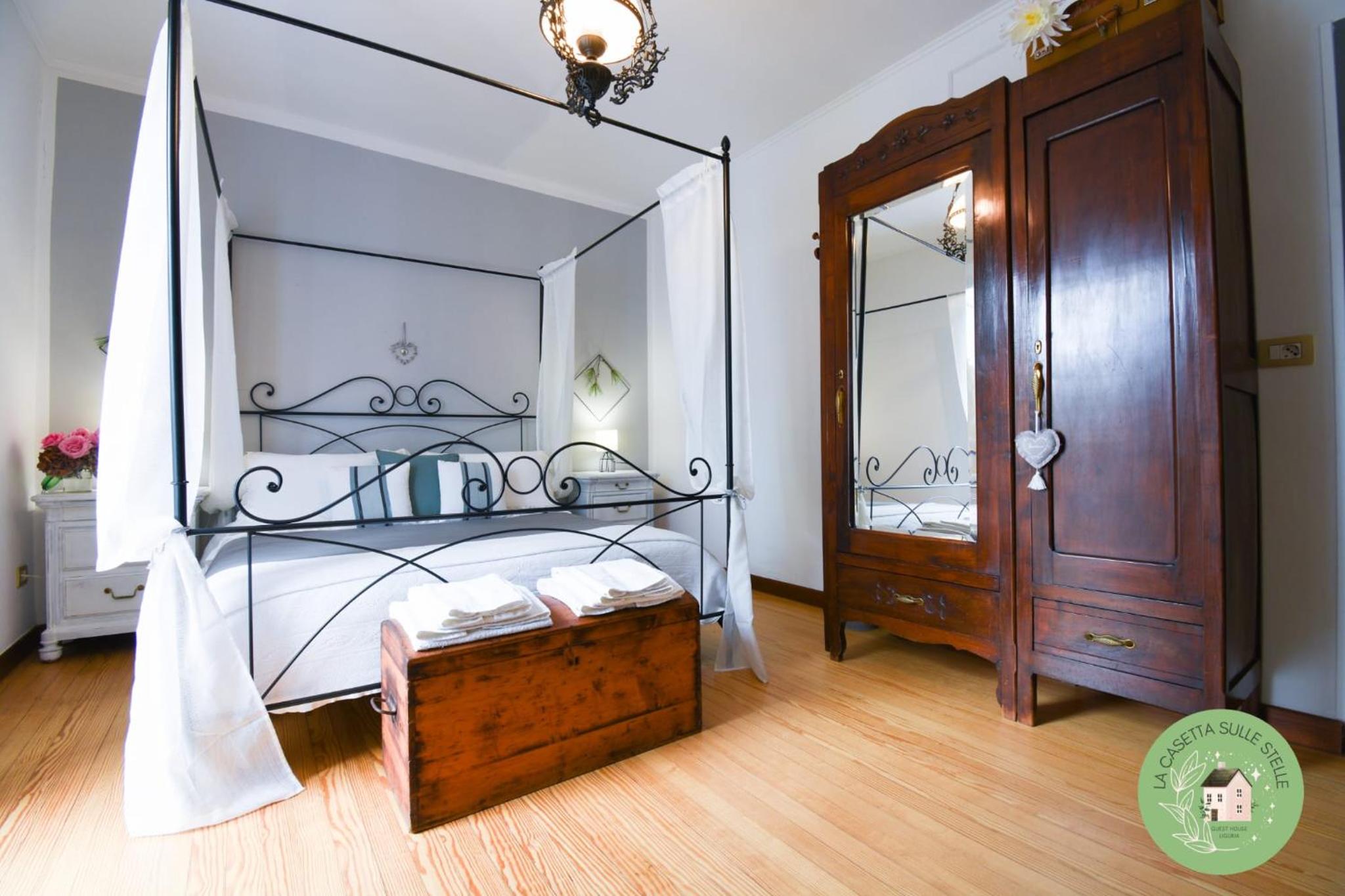 Double Room with Balcony - Photo 6