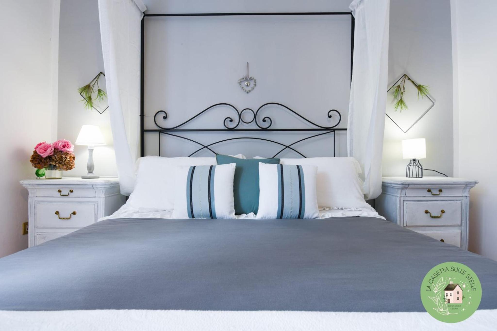 Double Room with Balcony - Photo 10