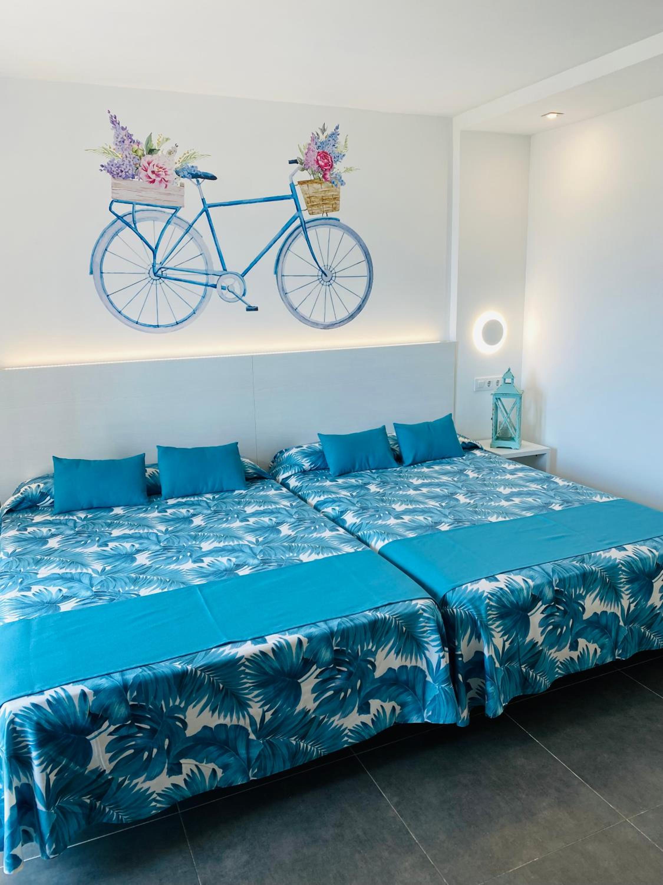 Habitación Triple Estándar (2 Adultos + 1 Niño)