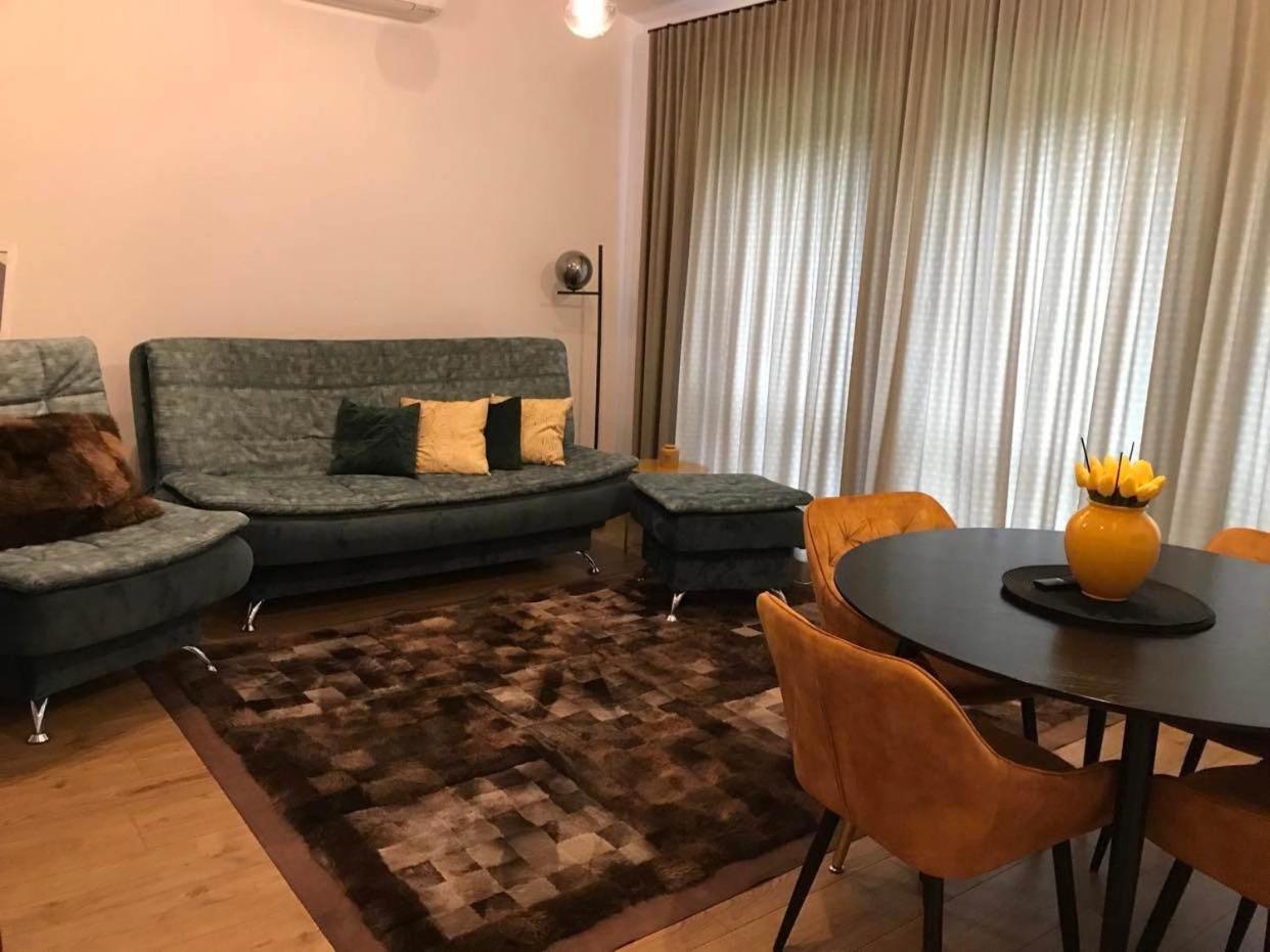 One-Bedroom Apartment photo 3