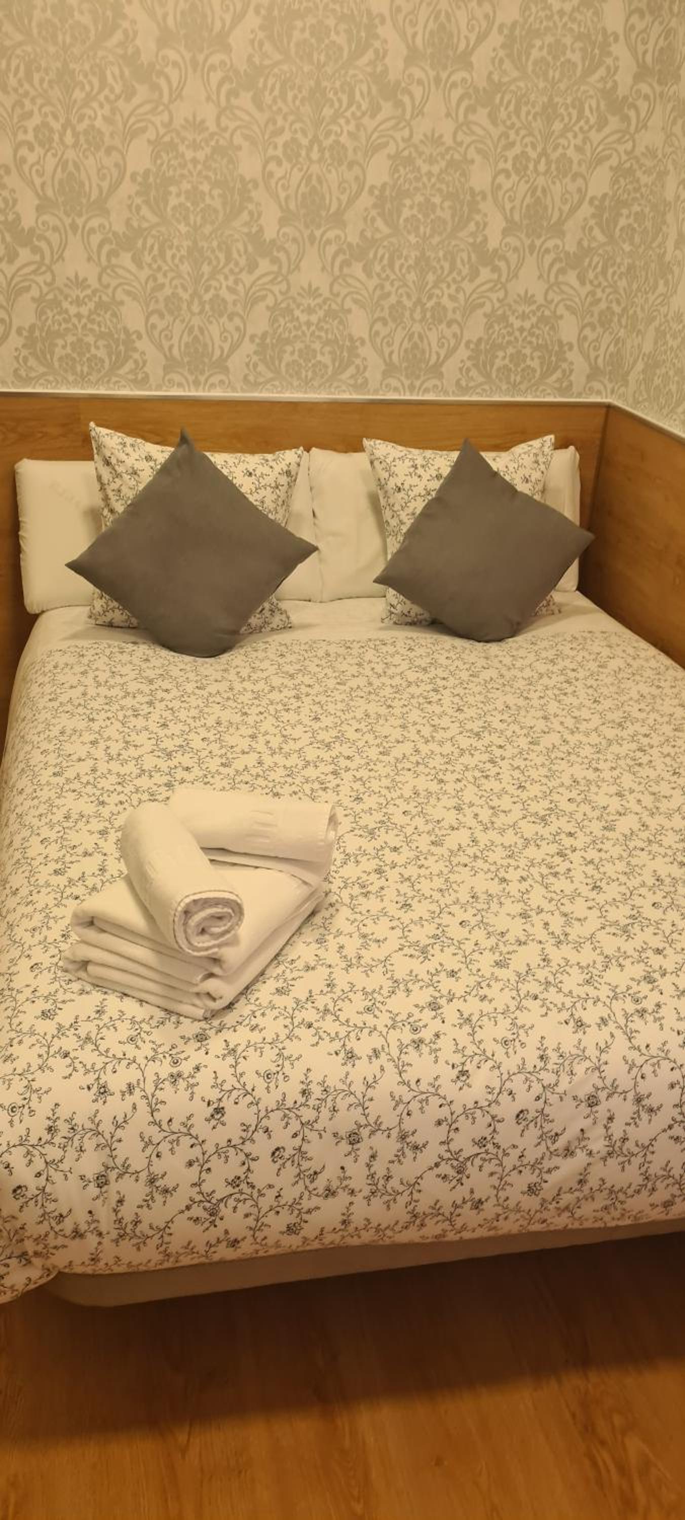 Small Double Room - Photo 3