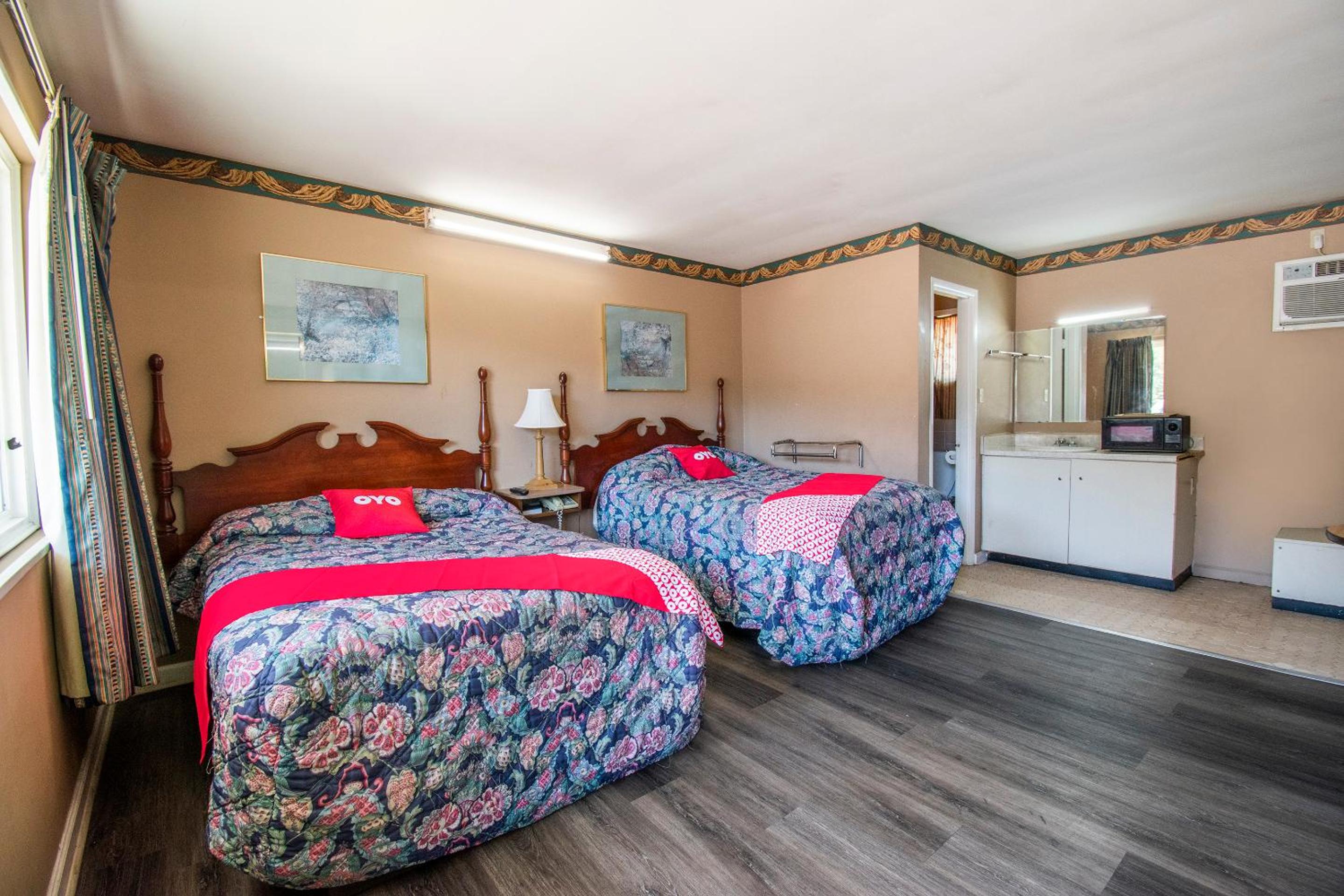 Double Room with Two Double Beds - Photo 7