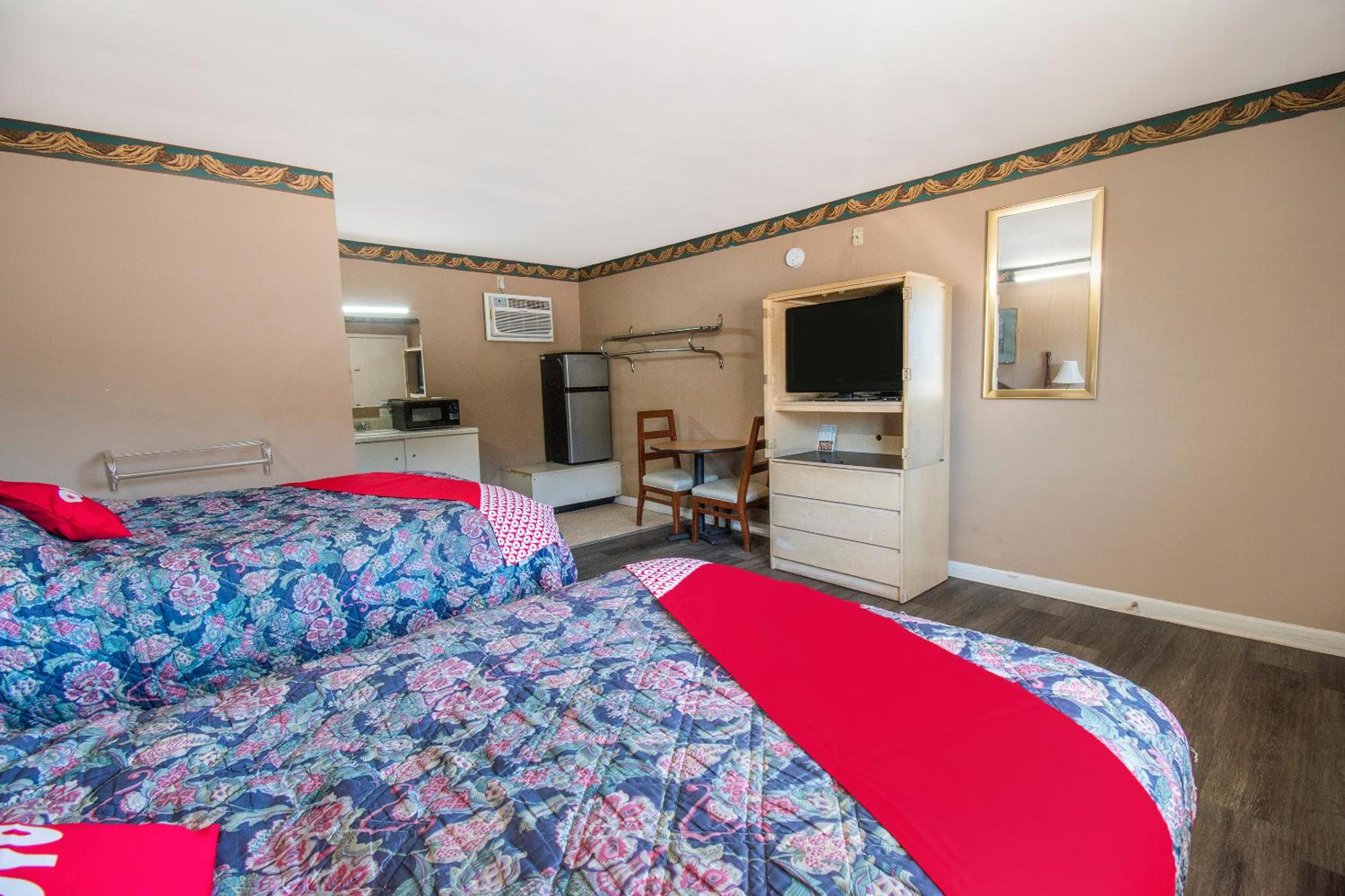 Double Room with Two Double Beds - Photo 6