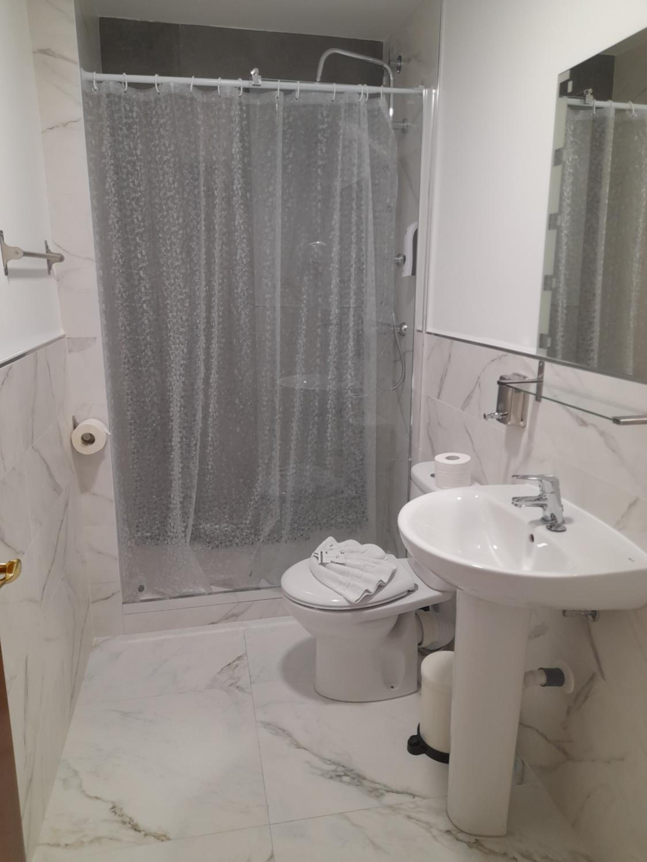 Small Double Room - Photo 2