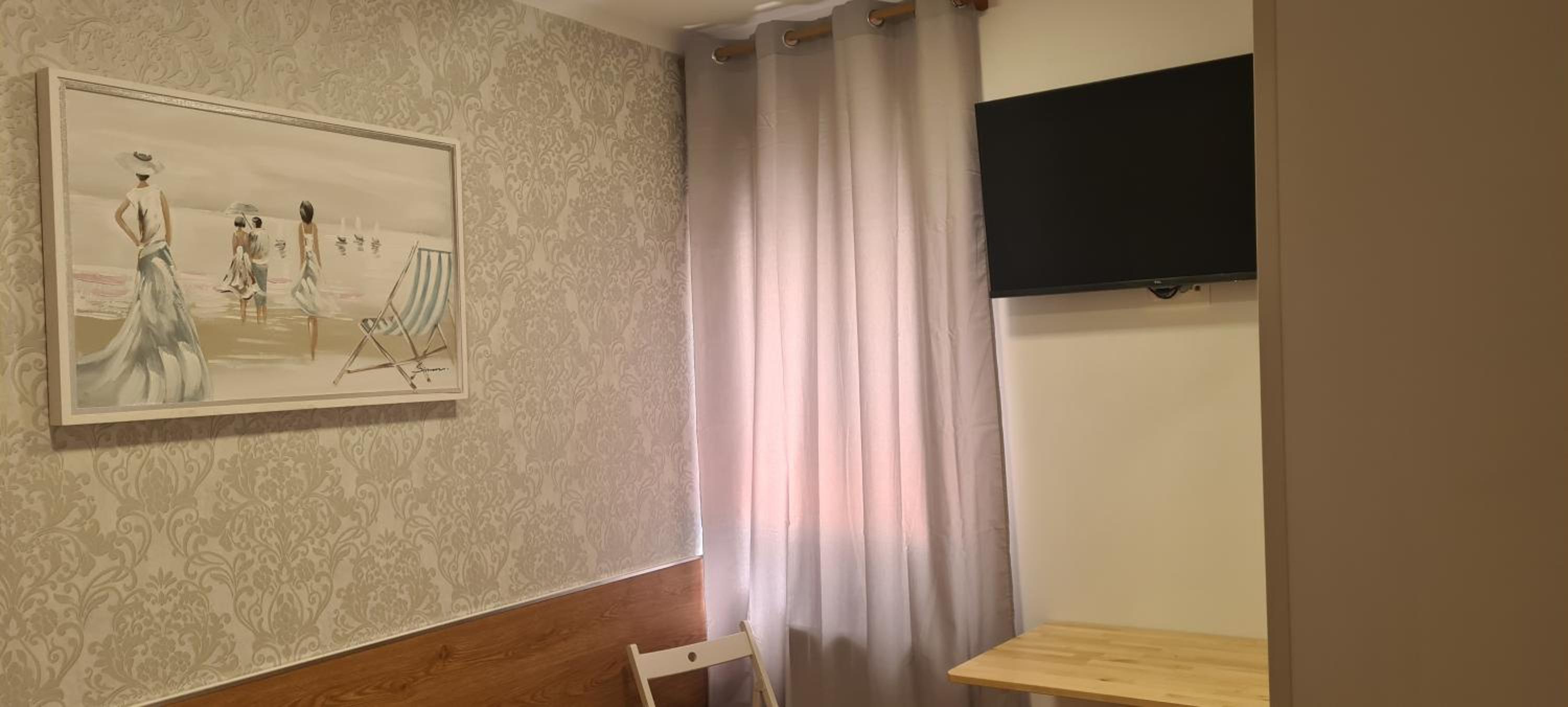 Small Double Room - Photo 8