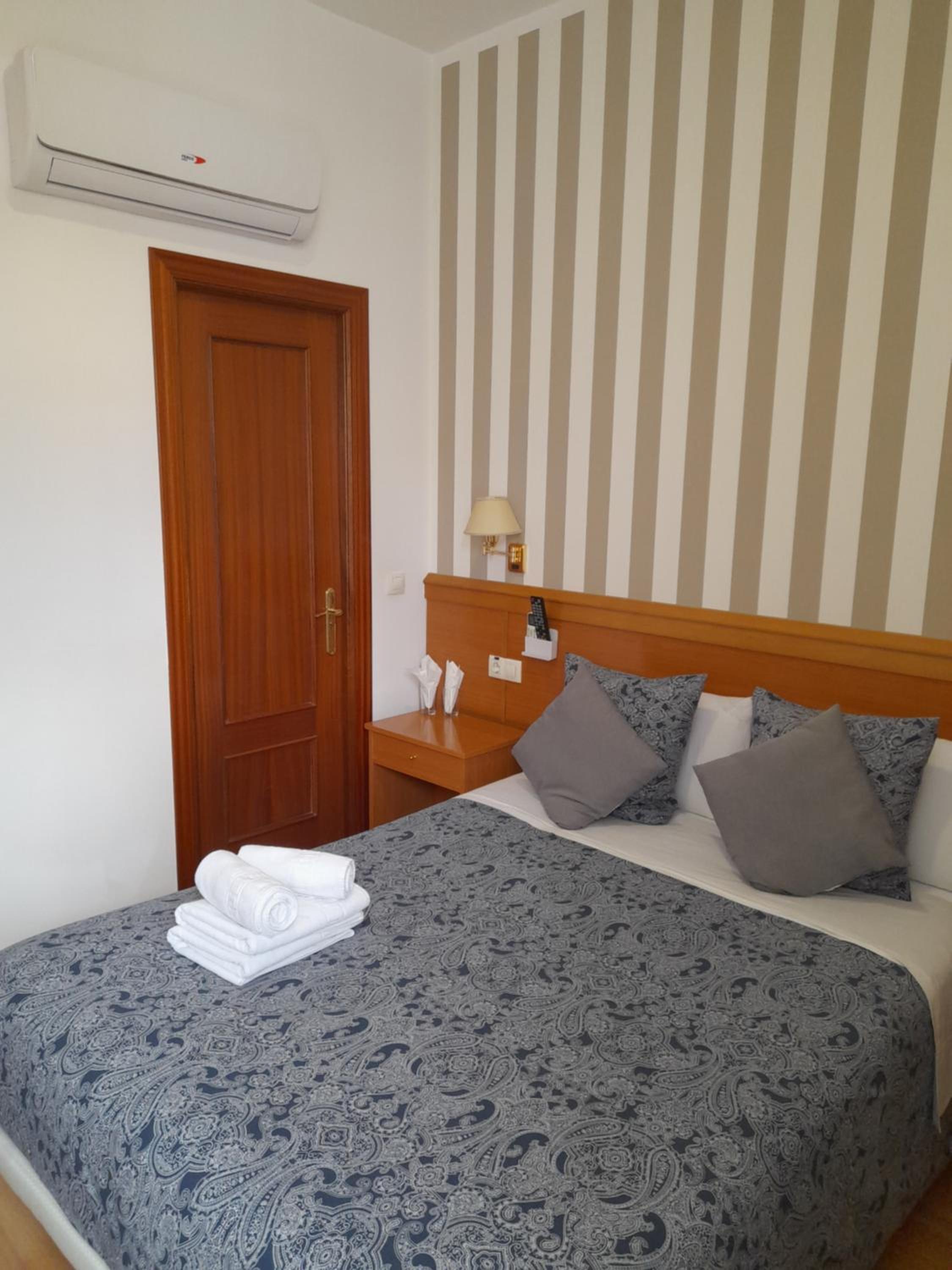 Double Room - Photo 17