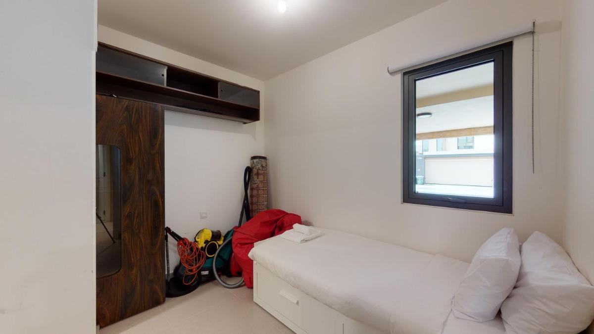 Three-Bedroom House photo 3
