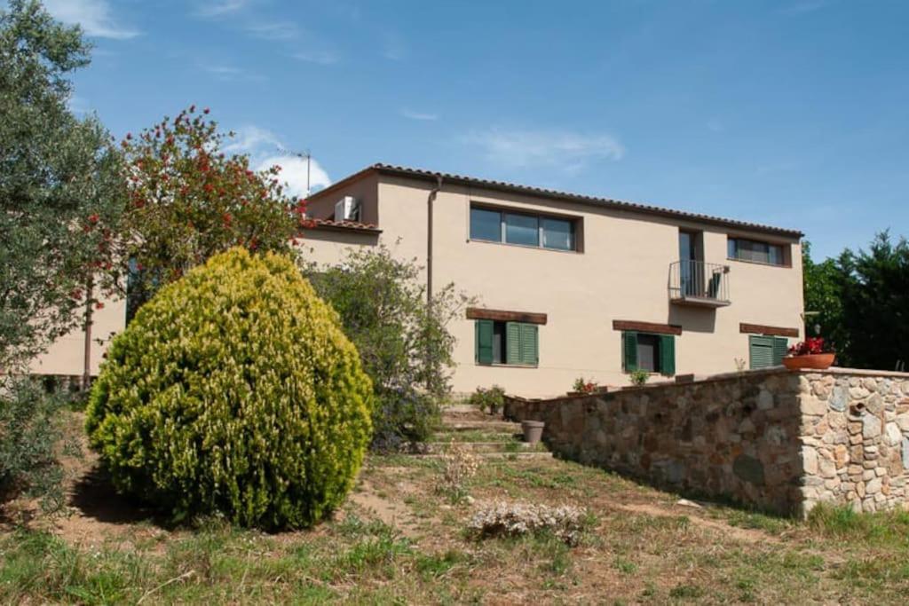 Five-Bedroom House photo 3