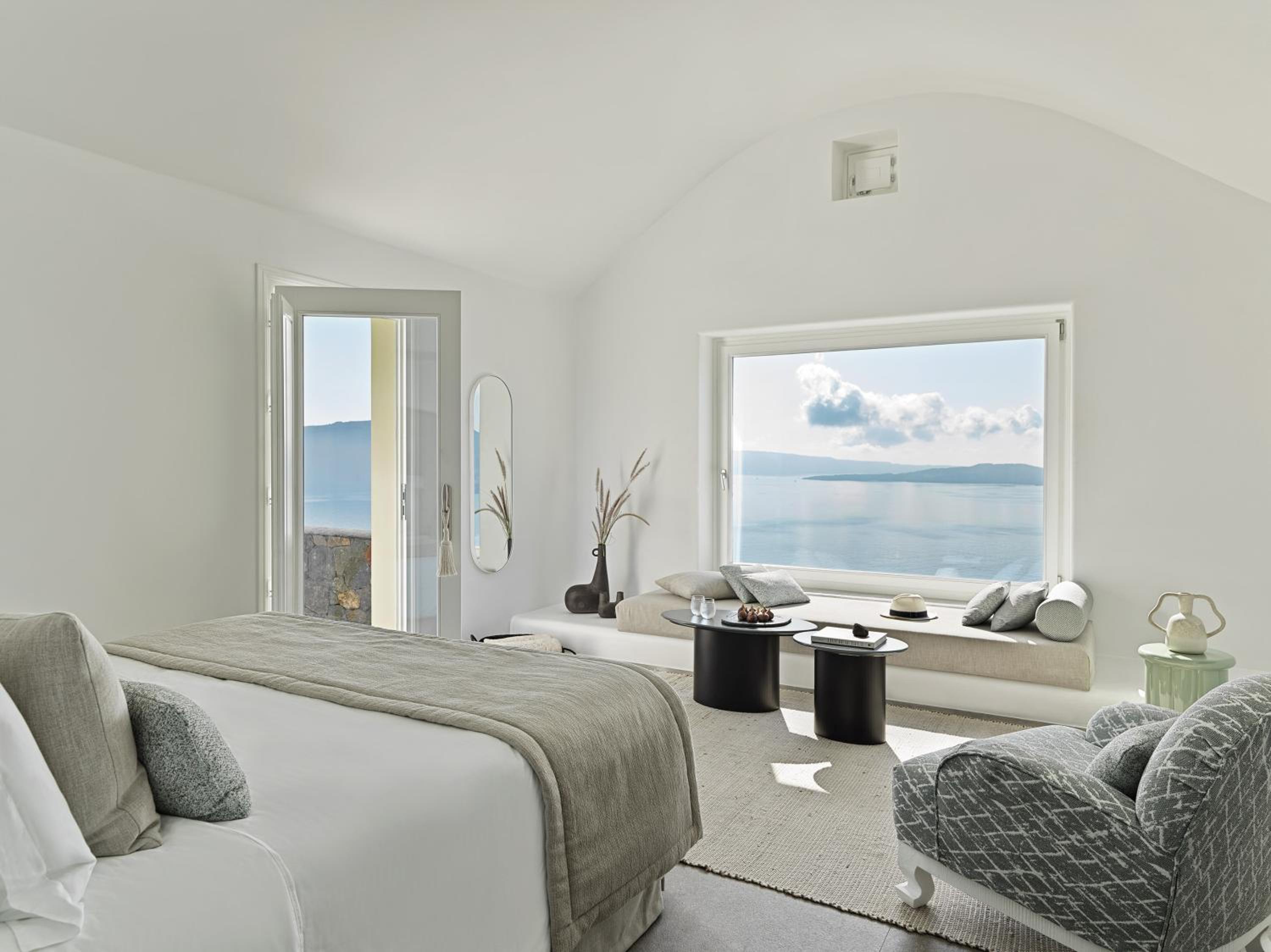 Pool Suite - Photo 1