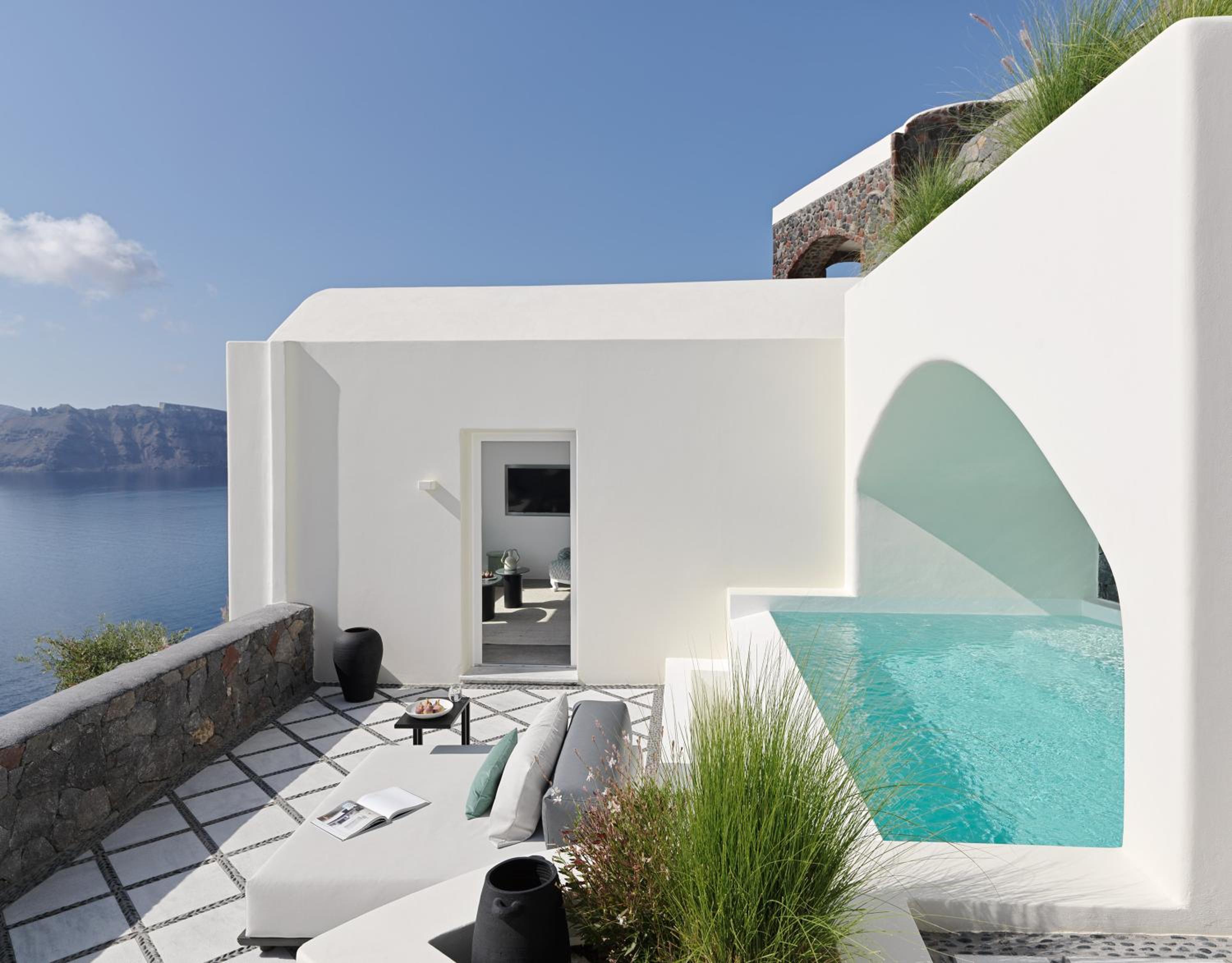 Pool Suite - Photo 14