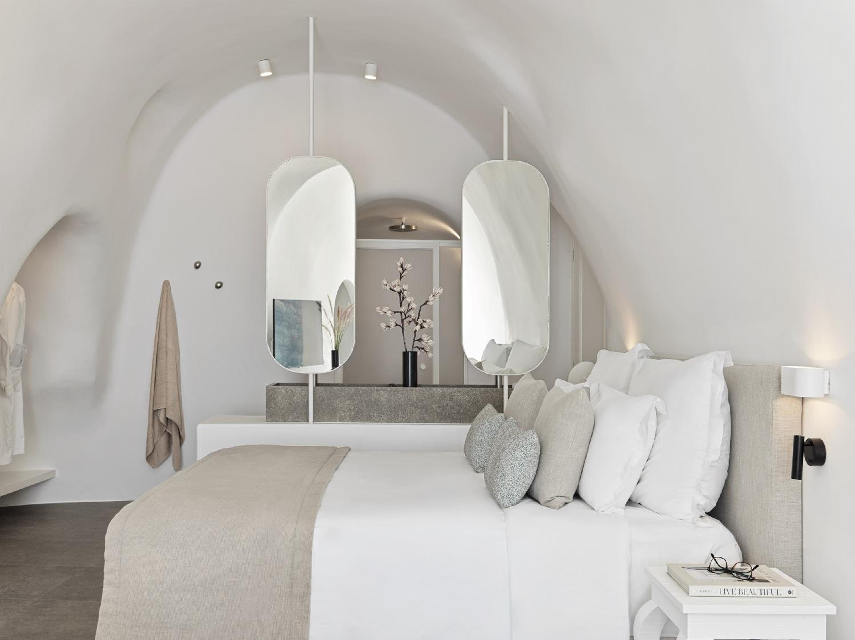 Pool Suite - Photo 2