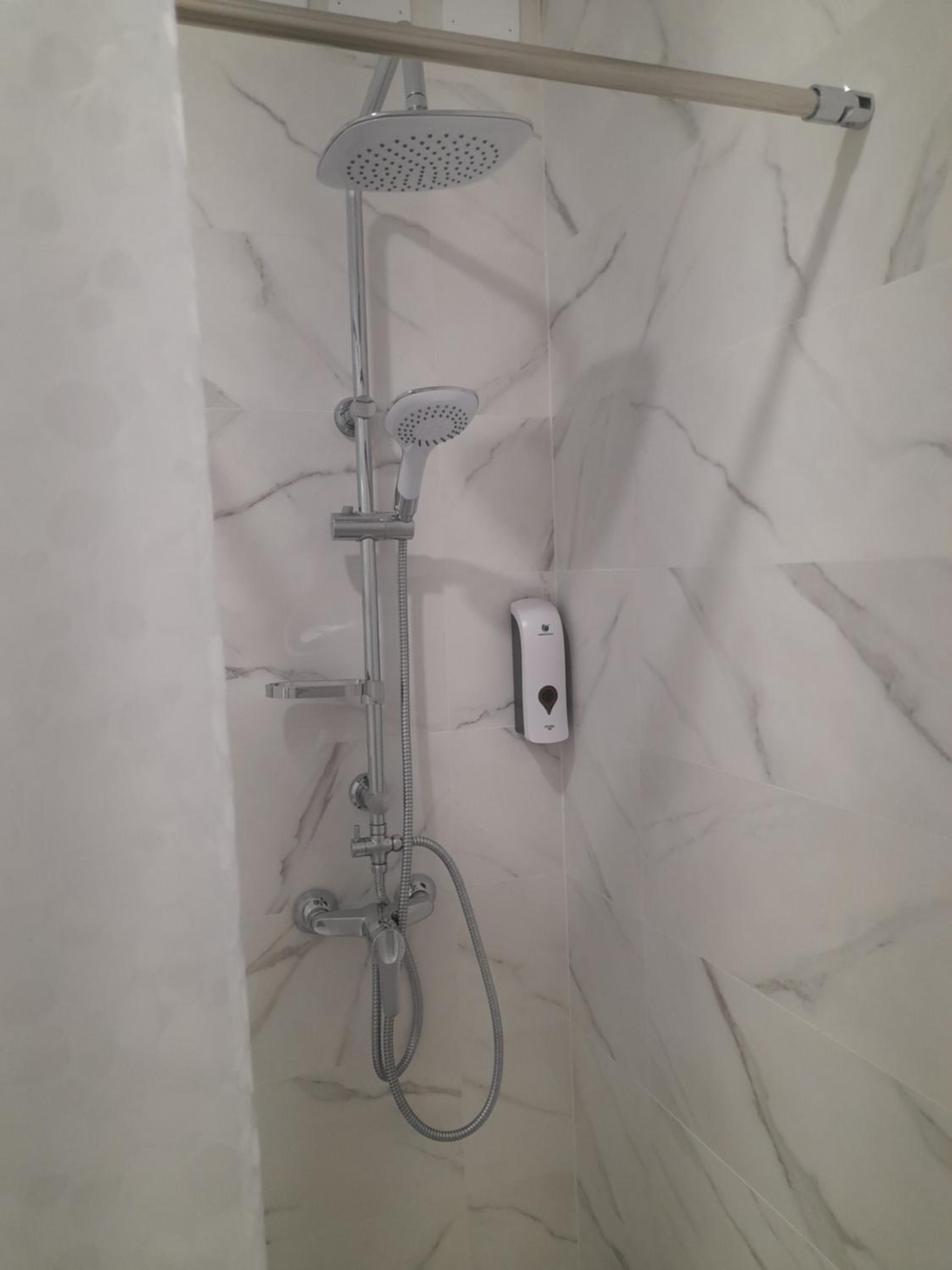Double Room - Photo 23