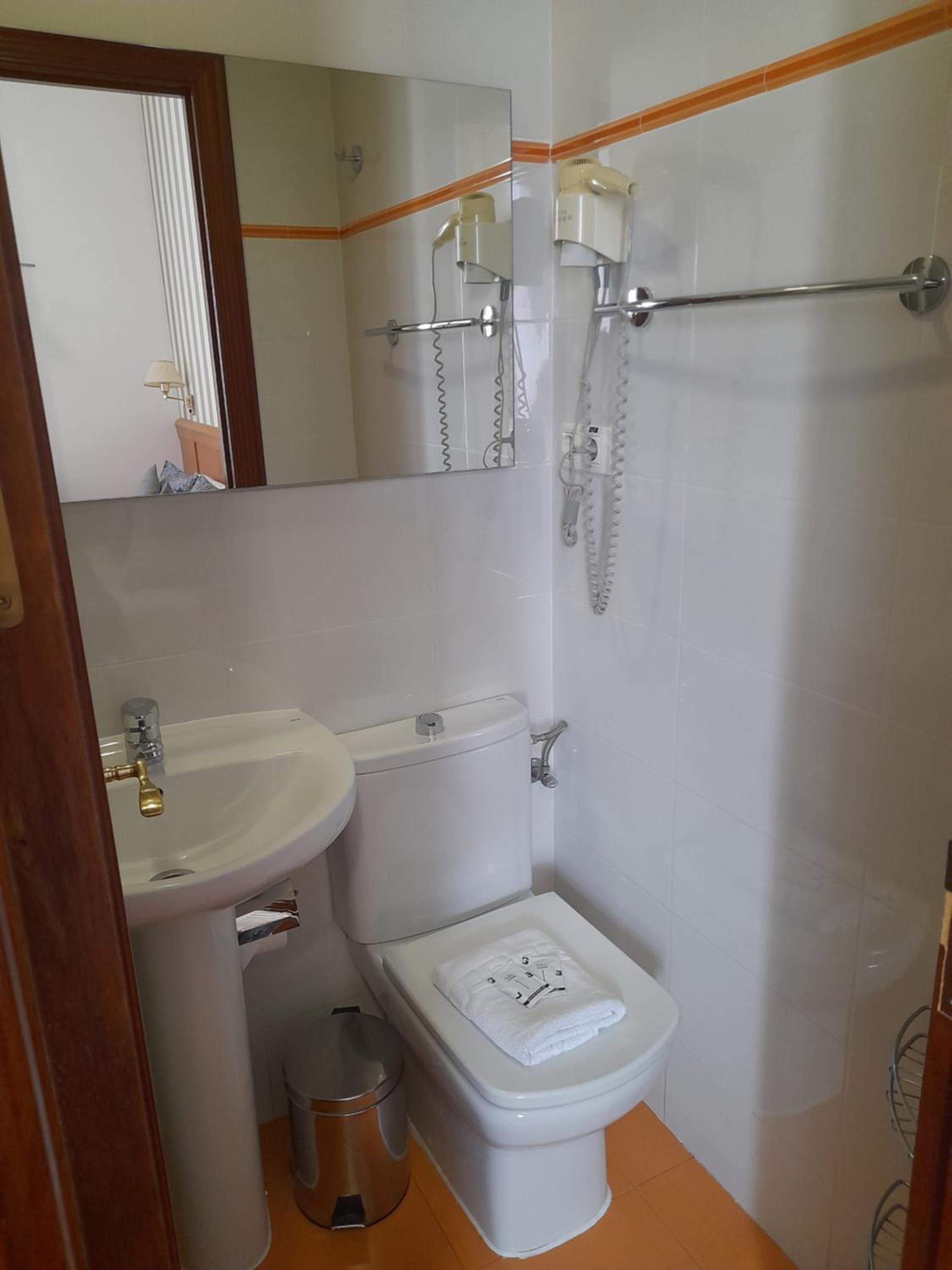Double Room - Photo 21