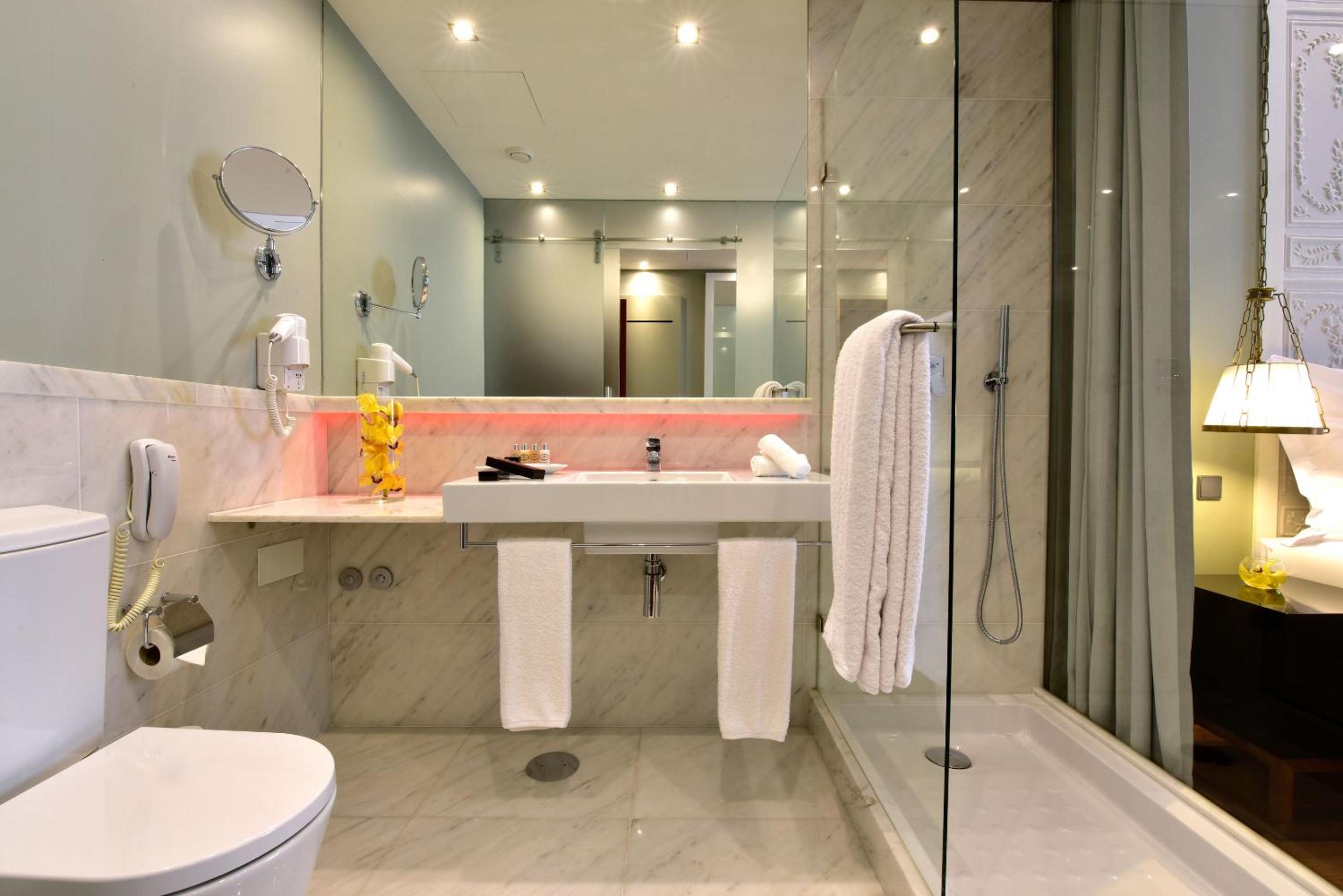 Classic Double Room with King Size Bed - Photo 3