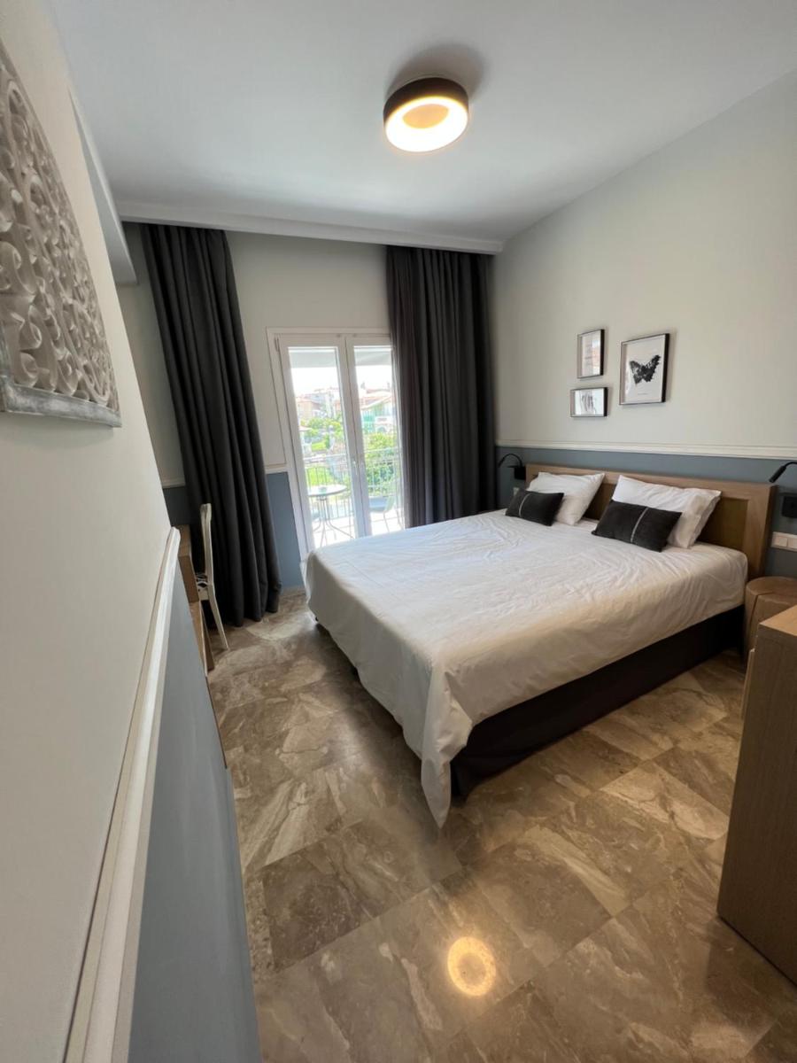Deluxe Double Room with Balcony photo 1