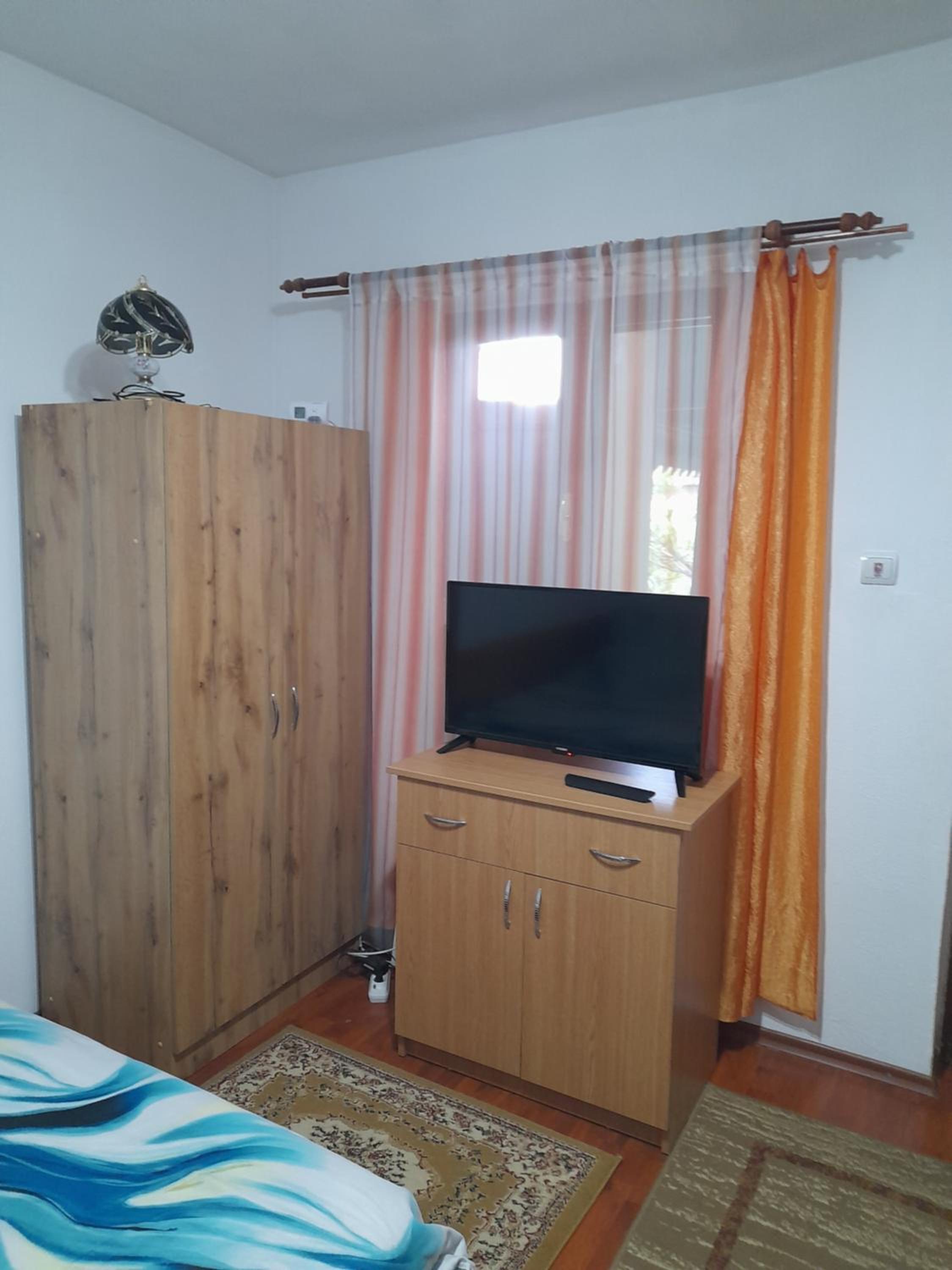 Two-Bedroom House - Photo 5