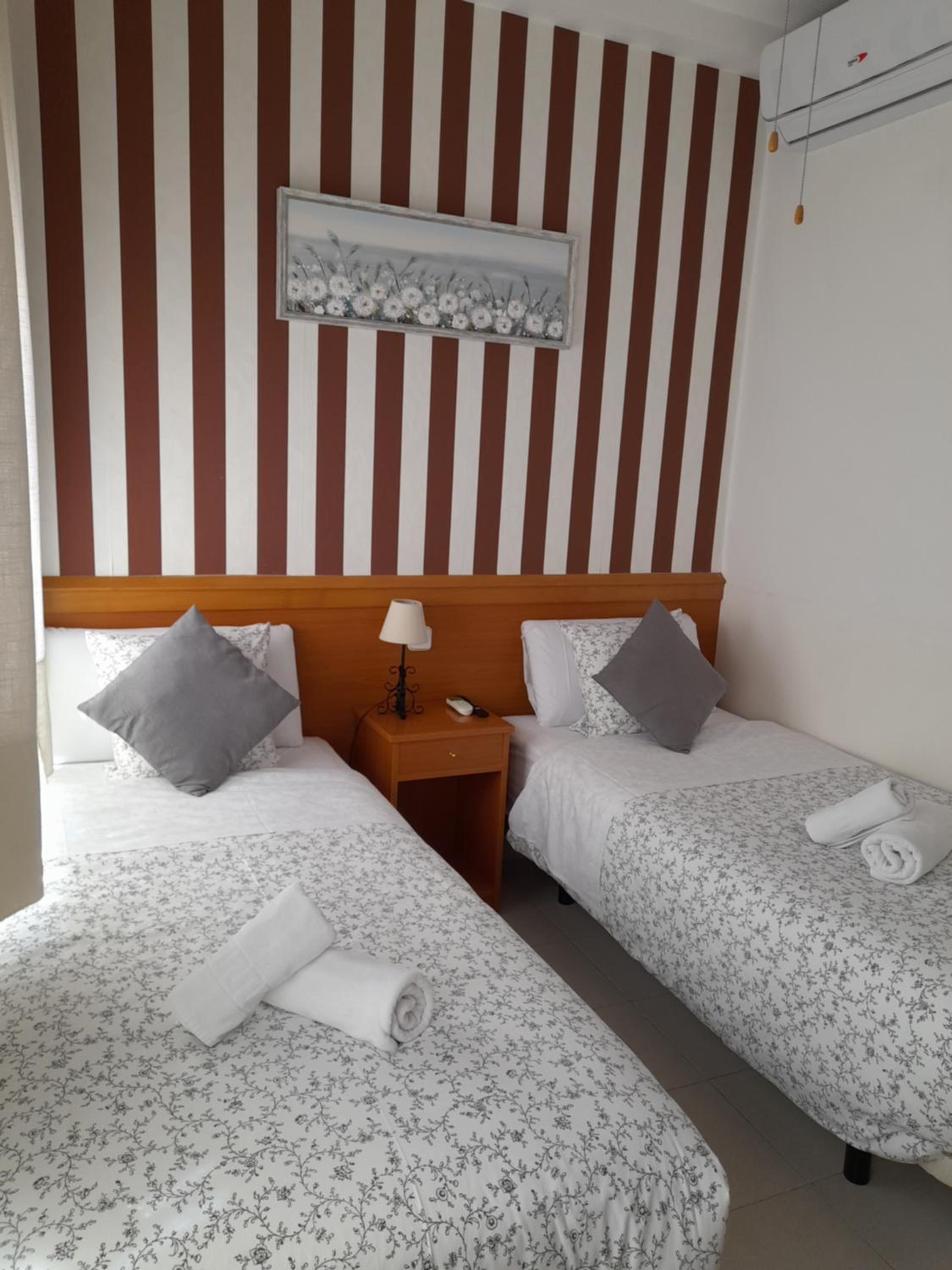Twin Room - Photo 6