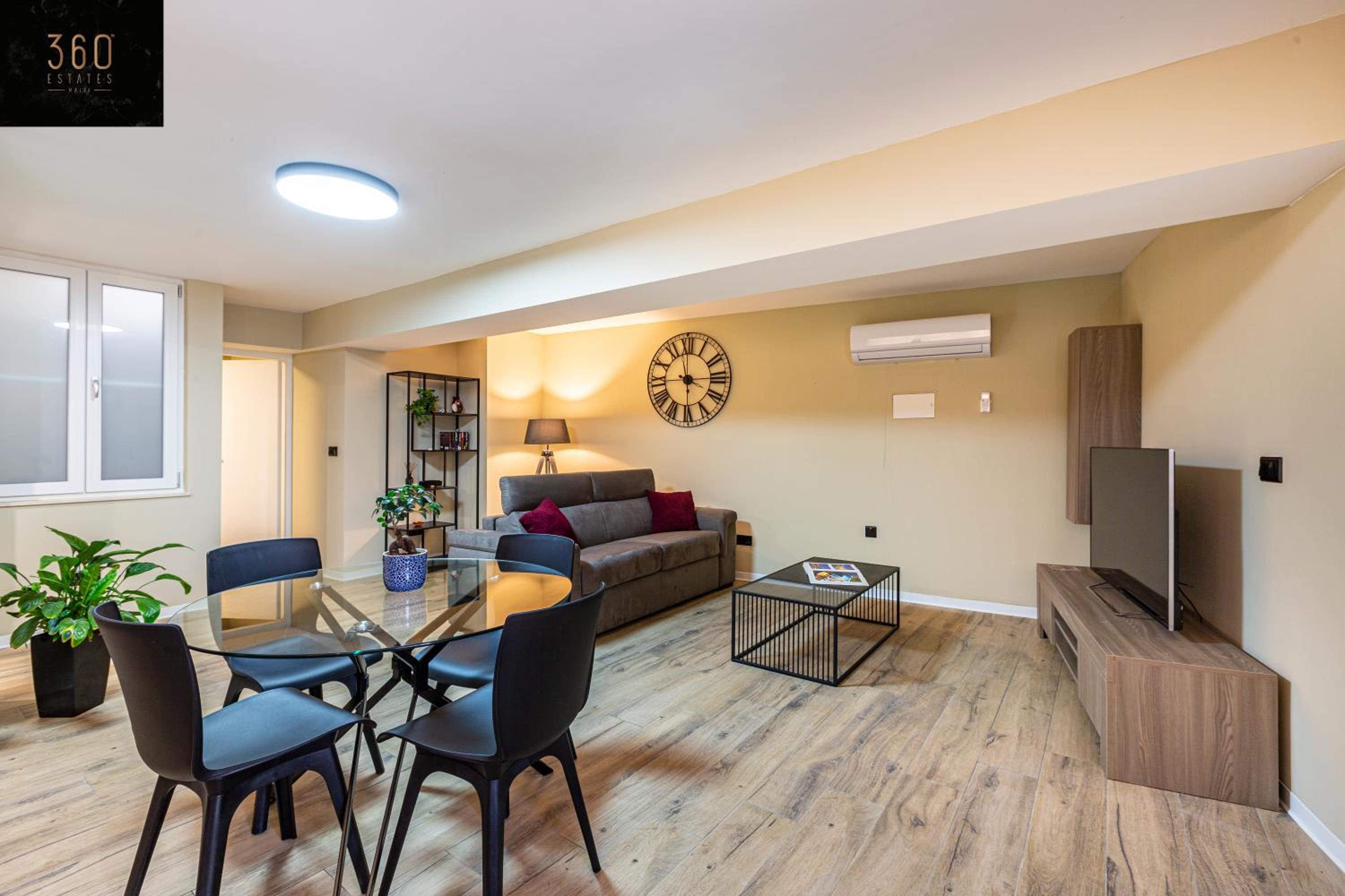 One-Bedroom House photo 1