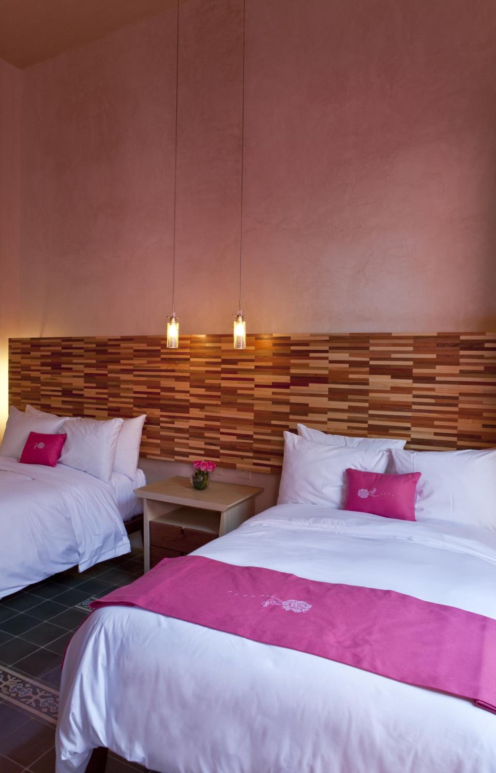 Deluxe Double Room with Two Double Beds - Photo 4