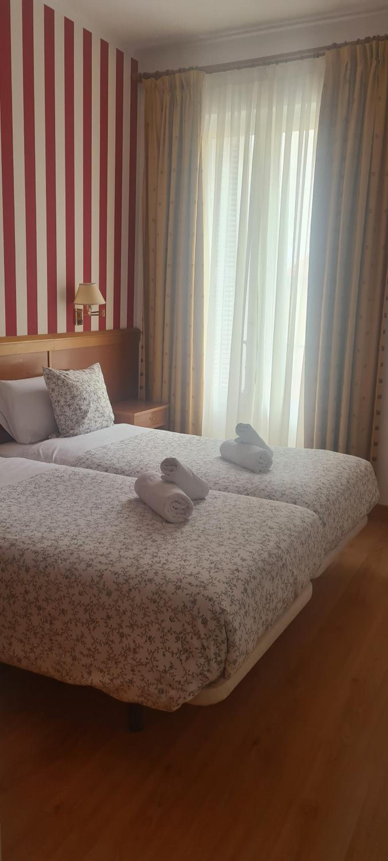 Twin Room - Photo 8