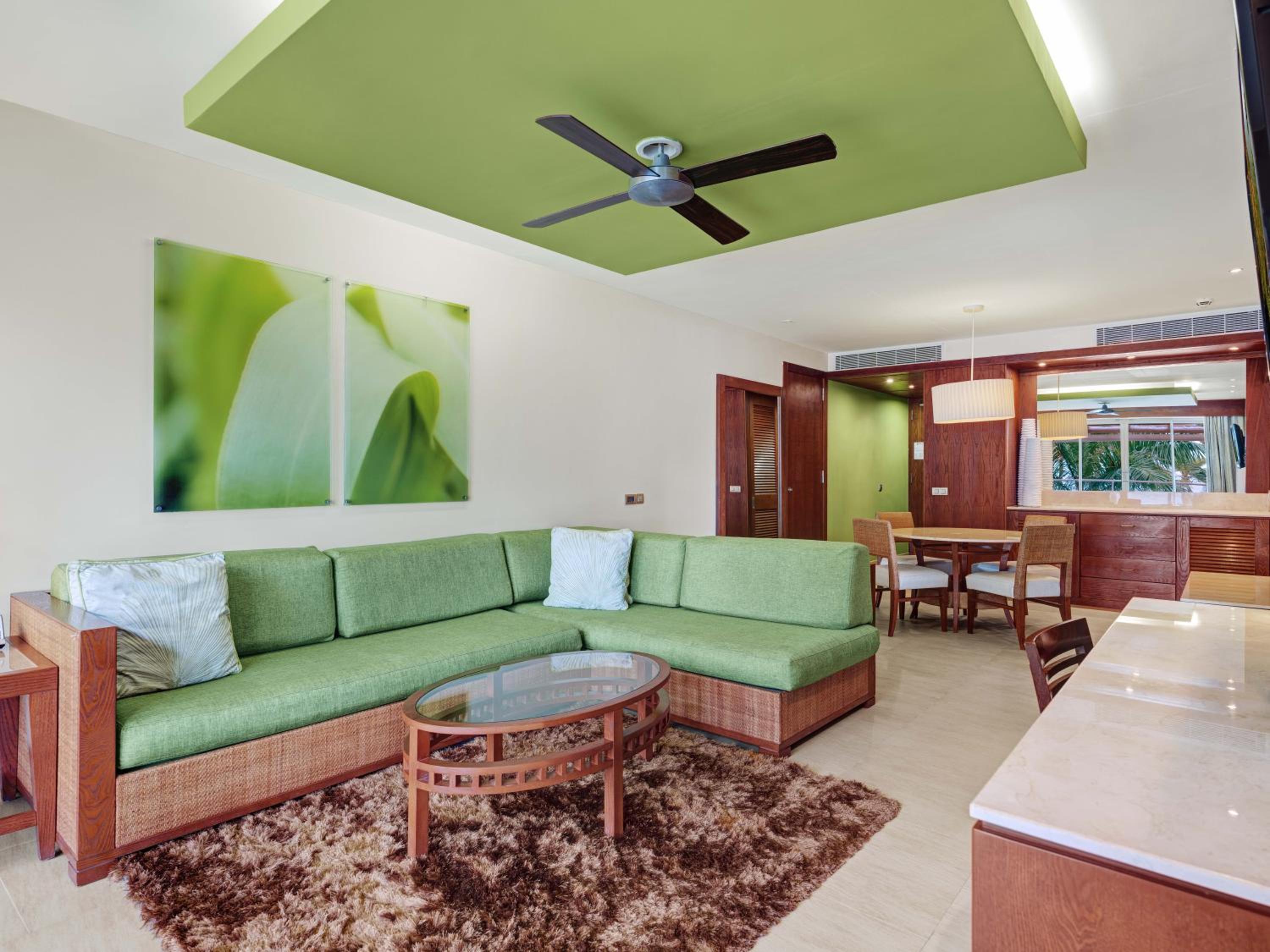 Suite Ocean Front Premium Level (2 Adults + 1 Child) photo 3