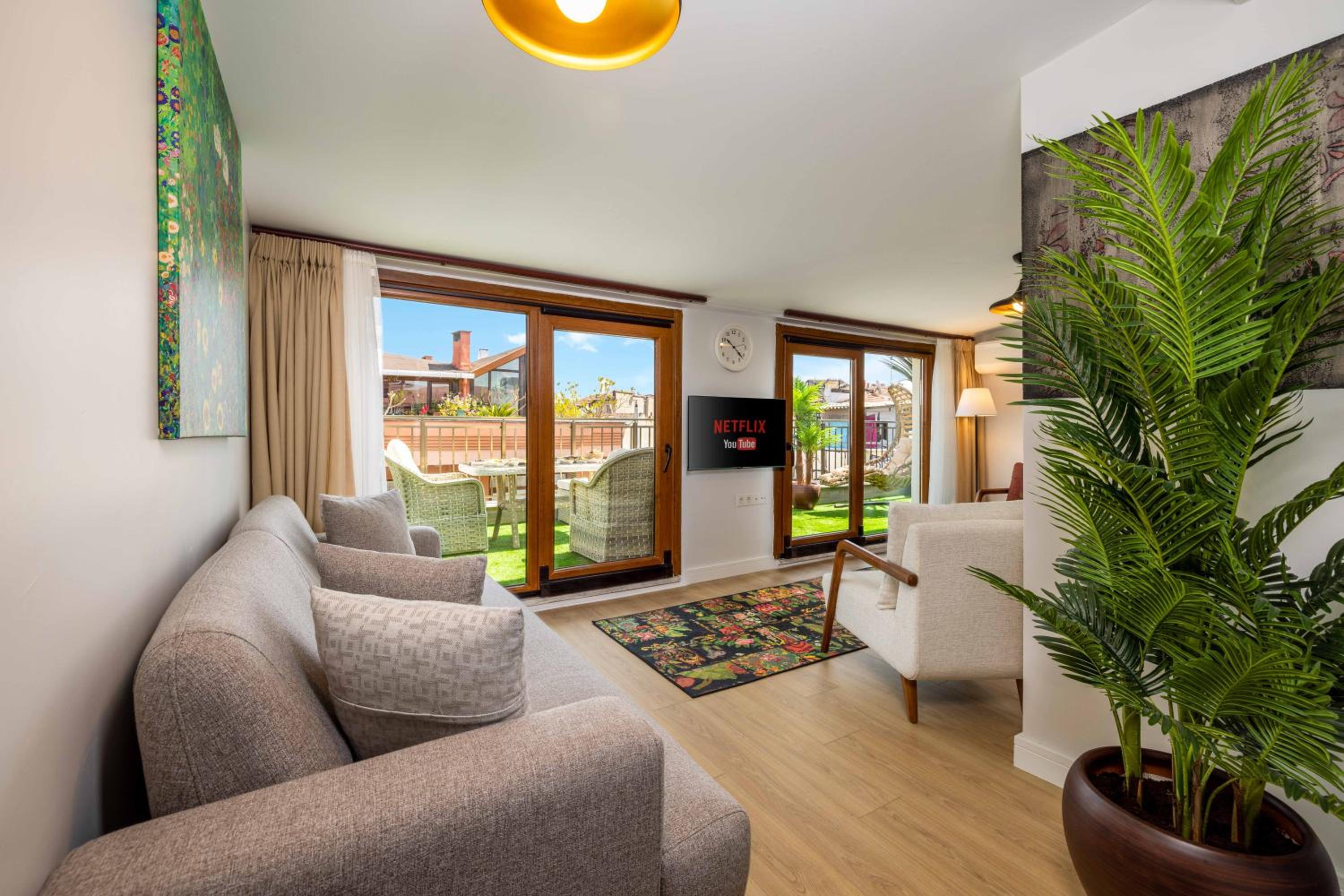 Apartment with Terrace photo 2