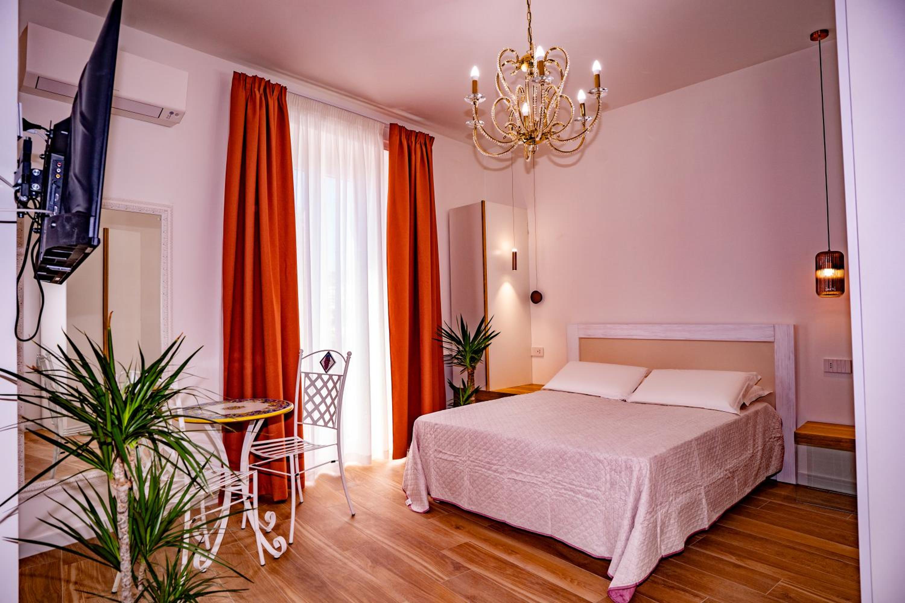 Deluxe Double Room with Balcony and Sea View photo 1
