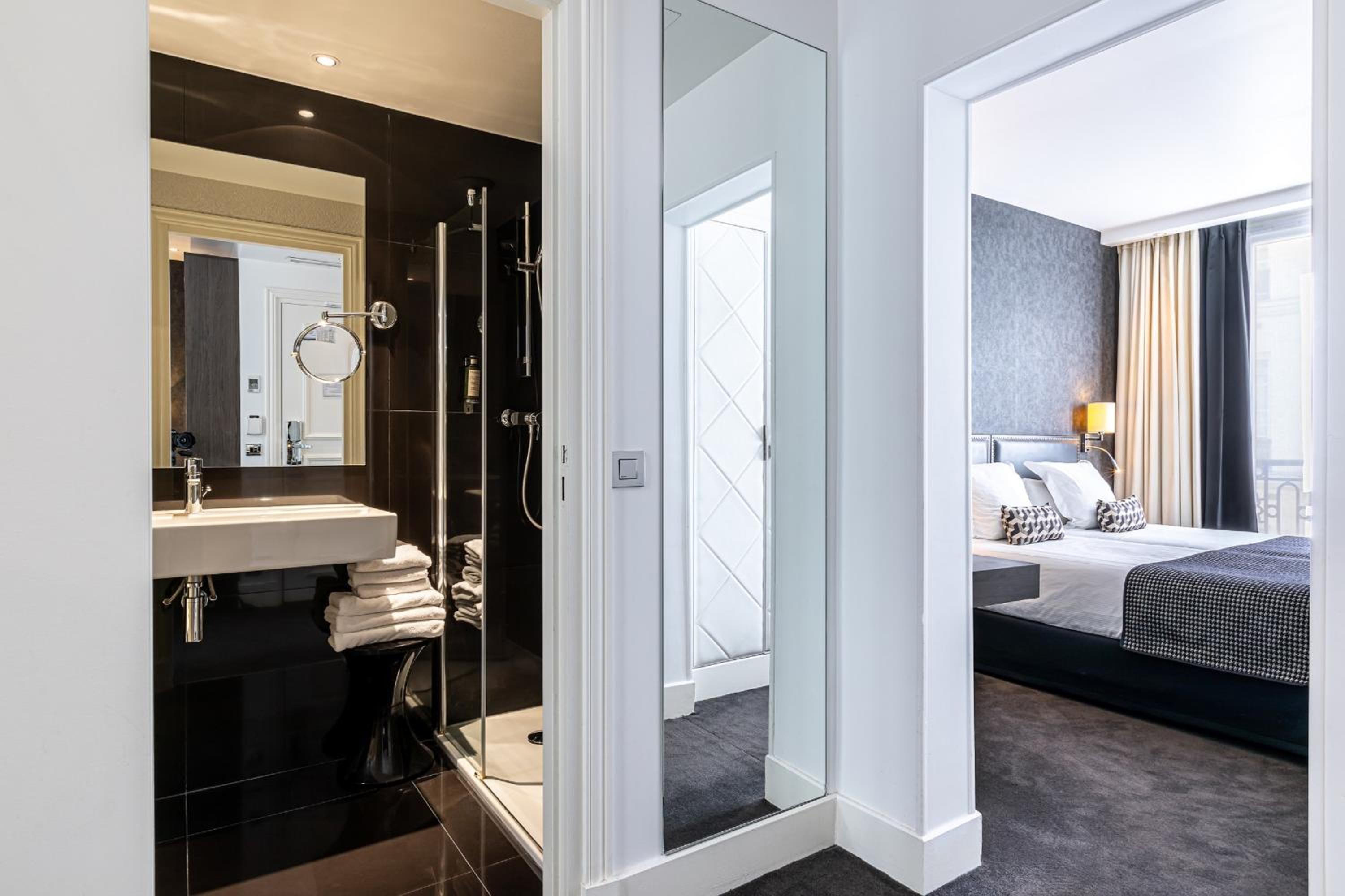 Superior Triple Room photo 3
