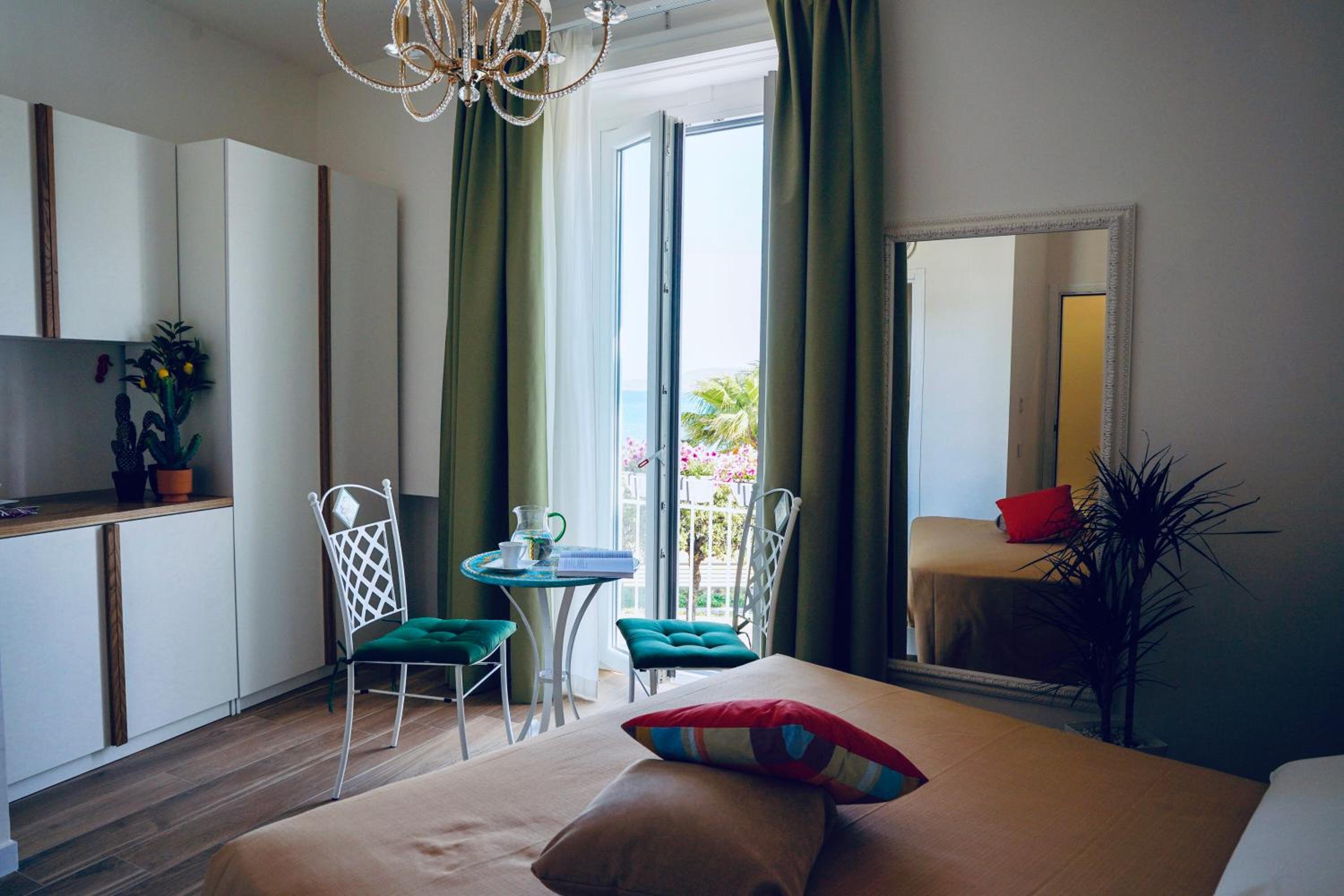 Deluxe Double Room with Balcony and Sea View photo 1