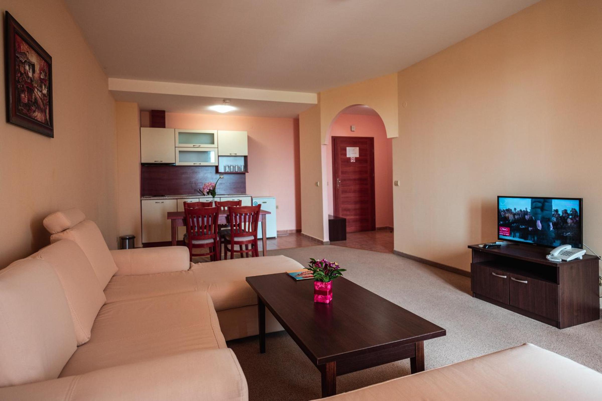 One-Bedroom Apartment photo 1