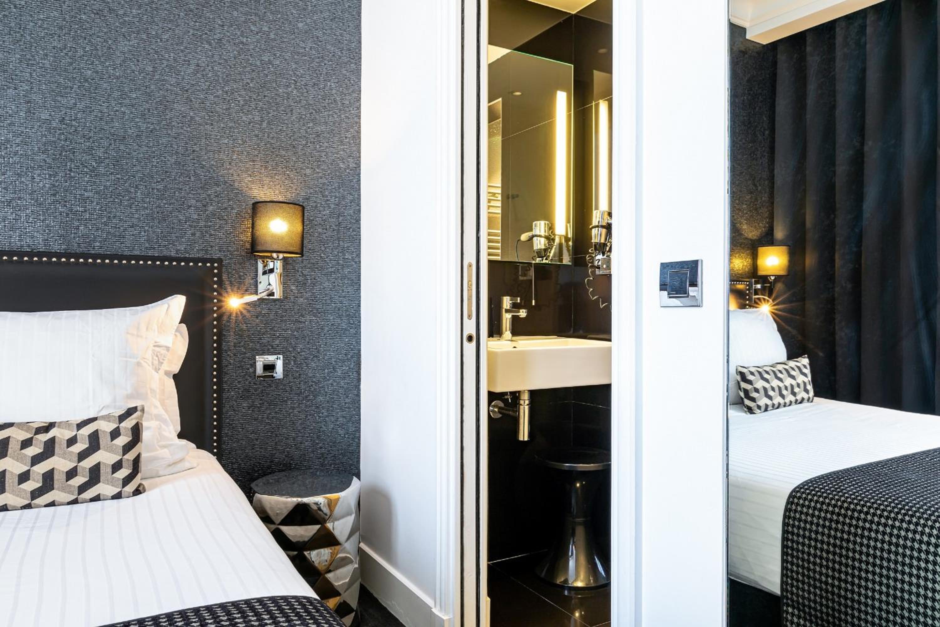 Standard Queen Room photo 3