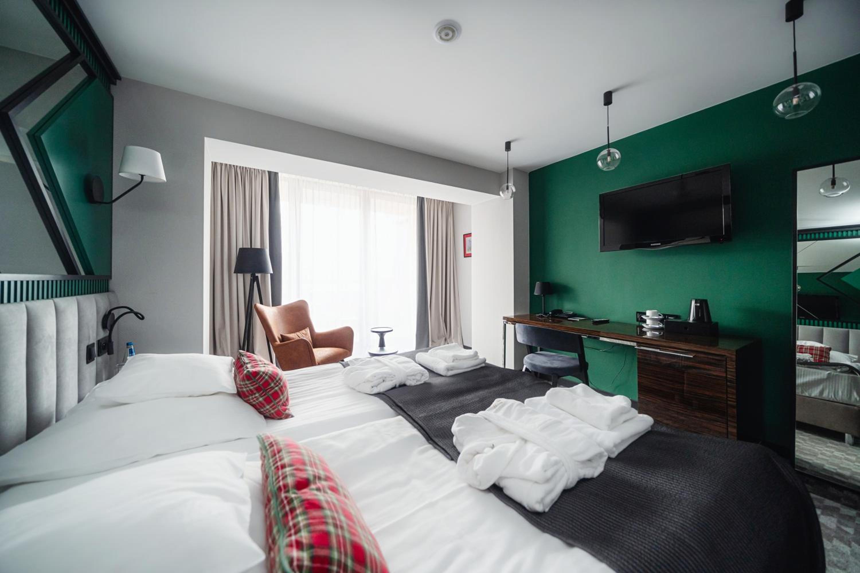 Deluxe Plus Room with View and Balcony - Photo 6