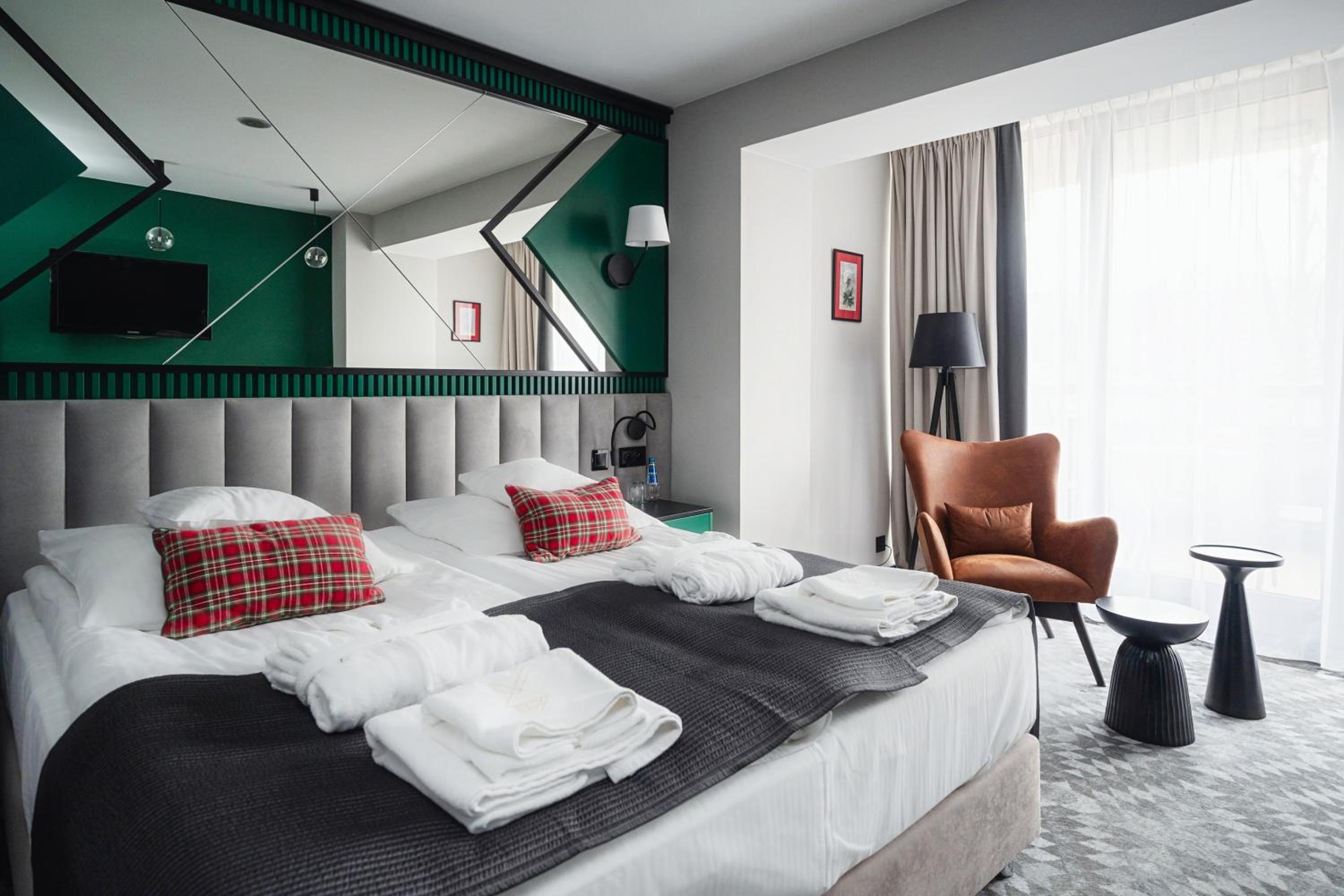 Deluxe Plus Room with View and Balcony - Photo 4