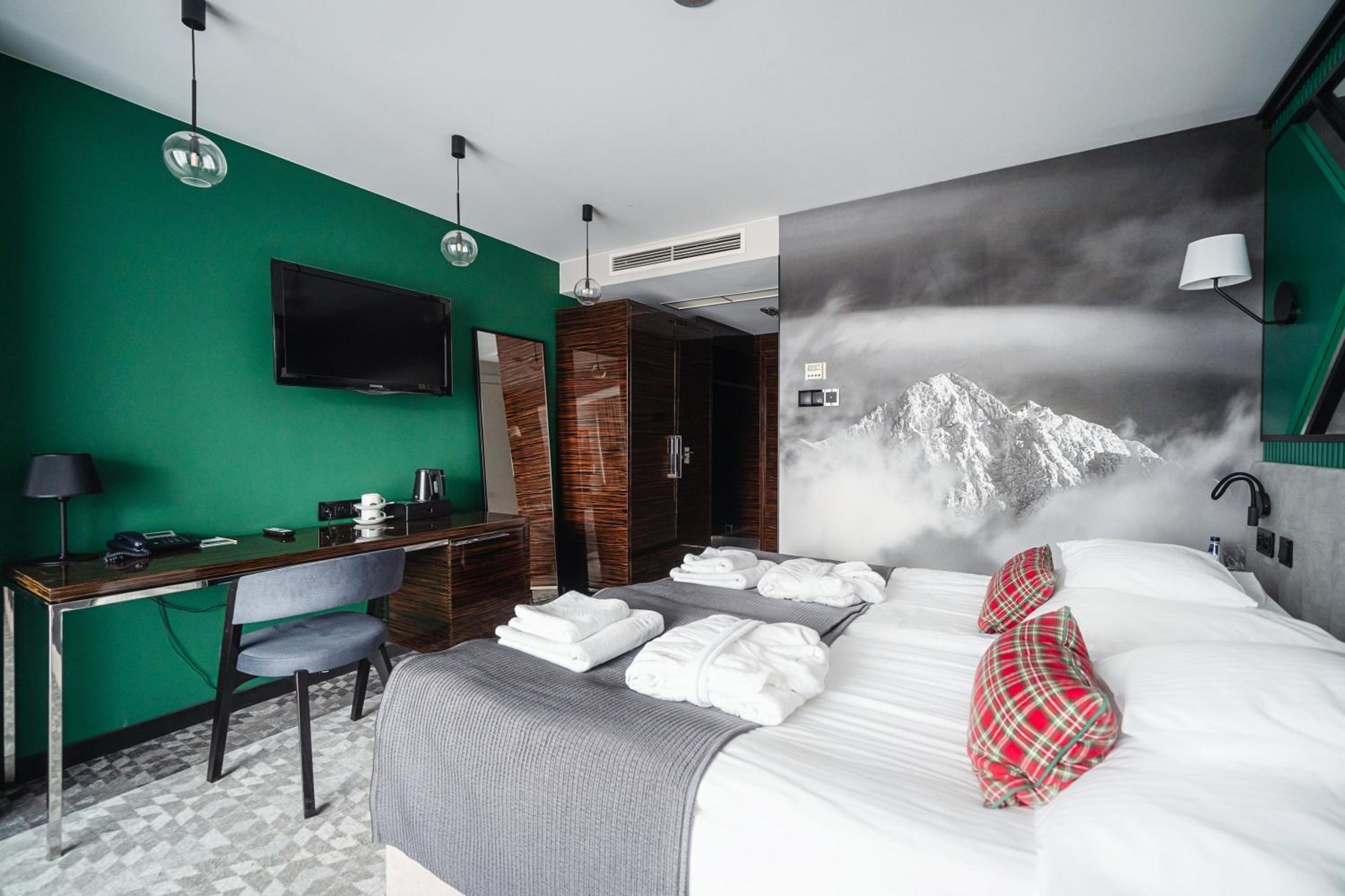 Deluxe Plus Room with View and Balcony - Photo 5