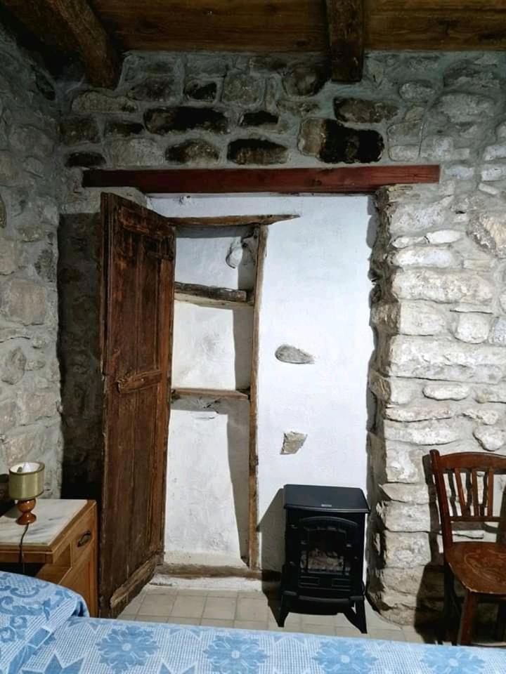 Deluxe Room - Photo 11