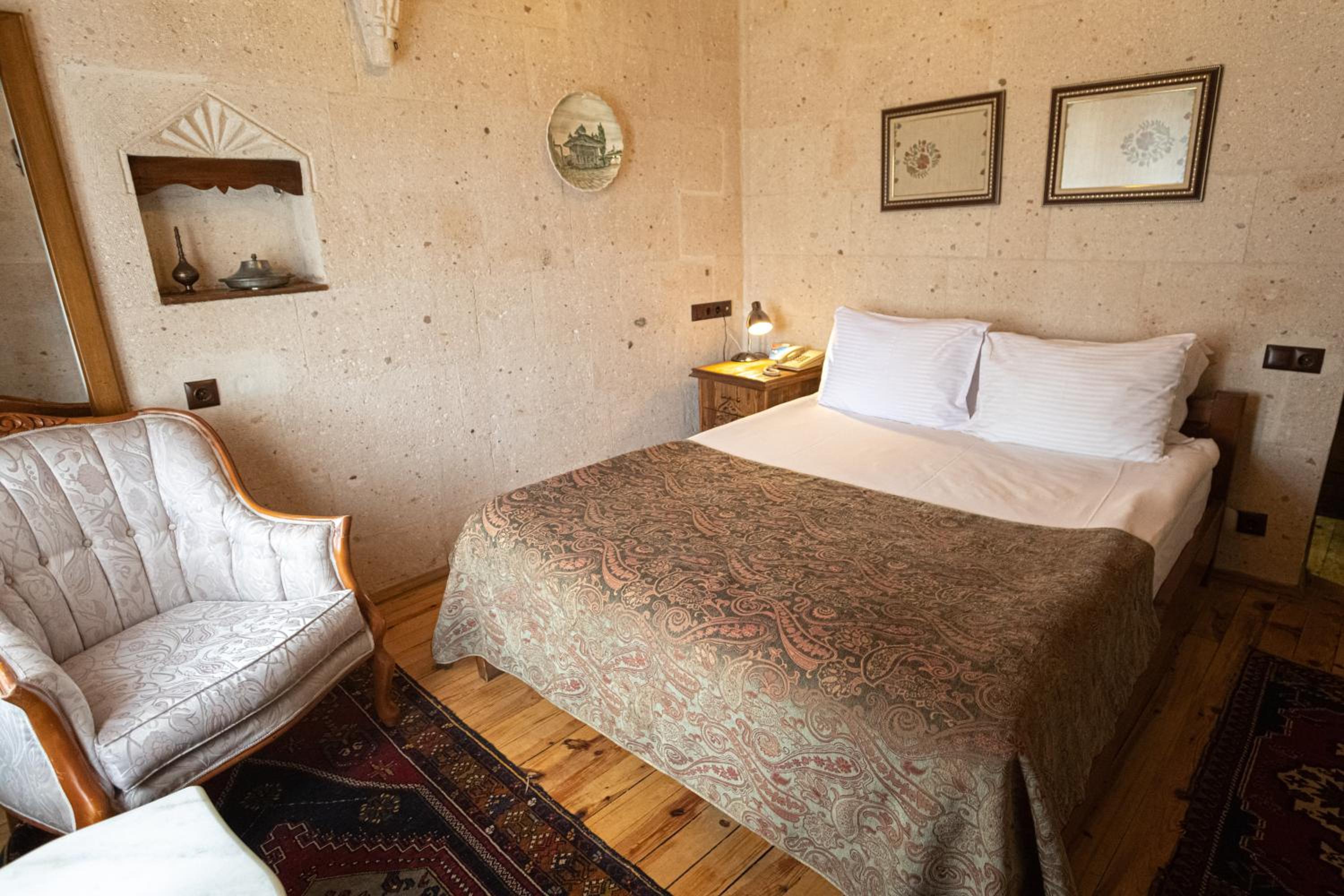 Standard Double Room - Photo 8