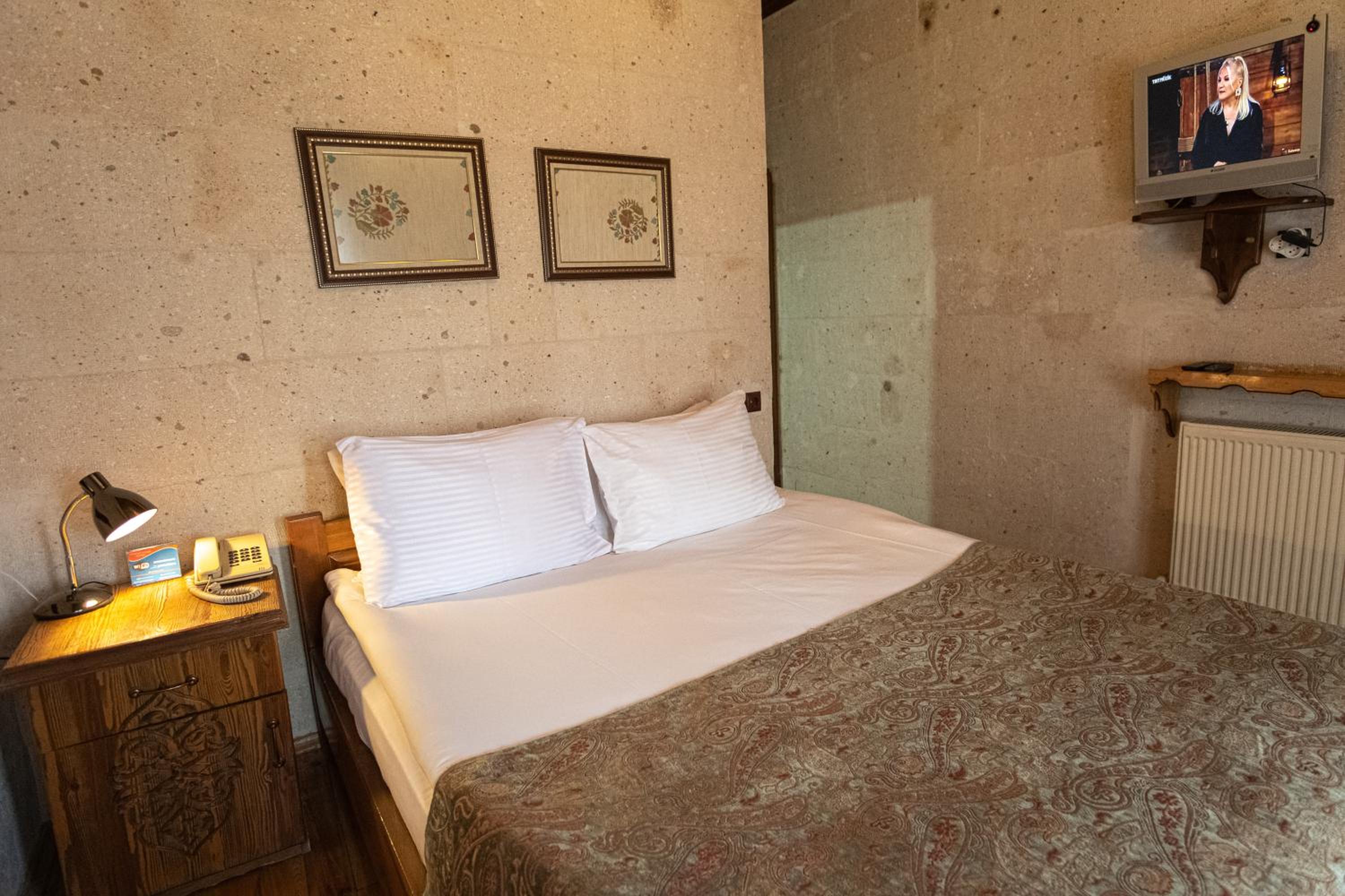 Standard Double Room - Photo 7